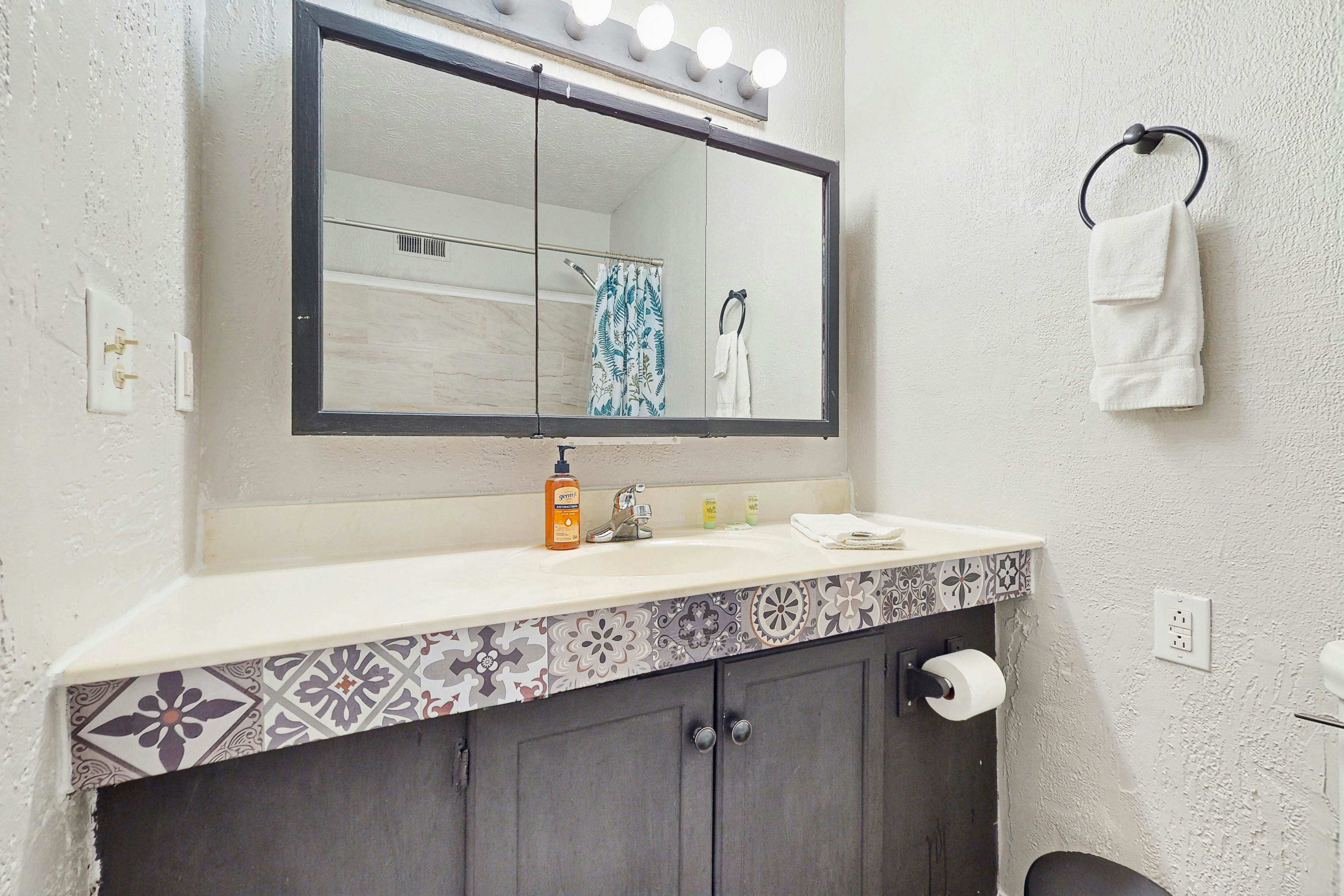 Lakefront Studio | Deck・Gas Grill・Dogs Allowed