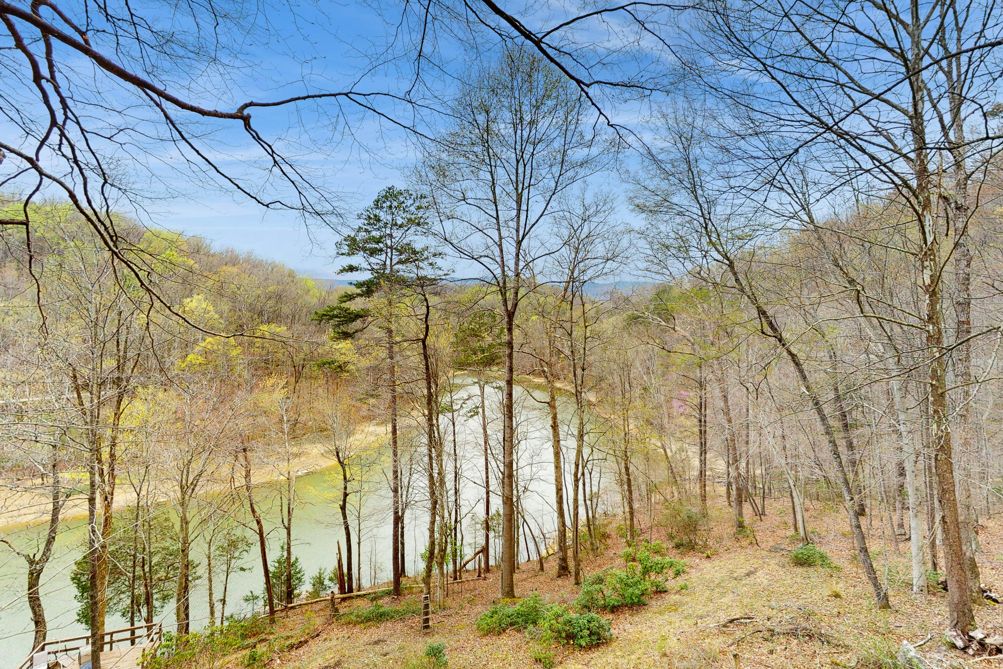 Lakefront Studio | Deck・Gas Grill・Dogs Allowed