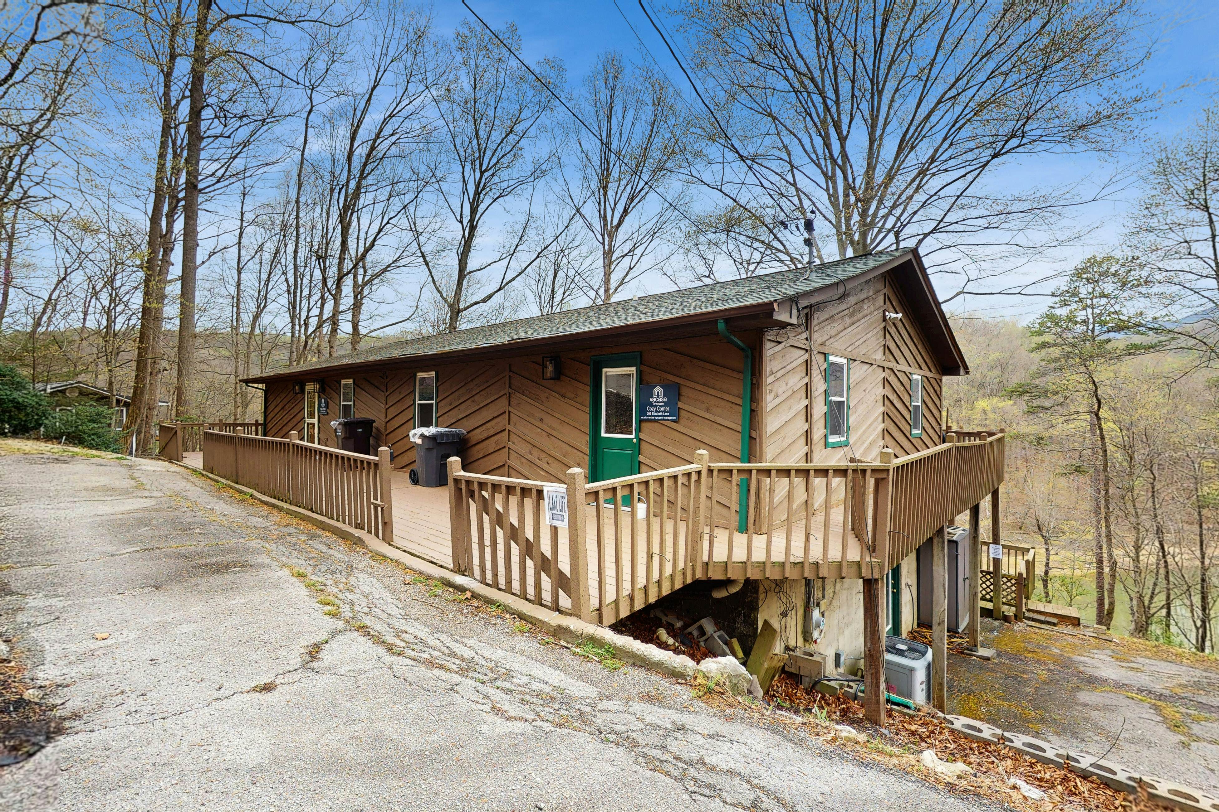 Lakefront Studio | Deck・Gas Grill・Dogs Allowed