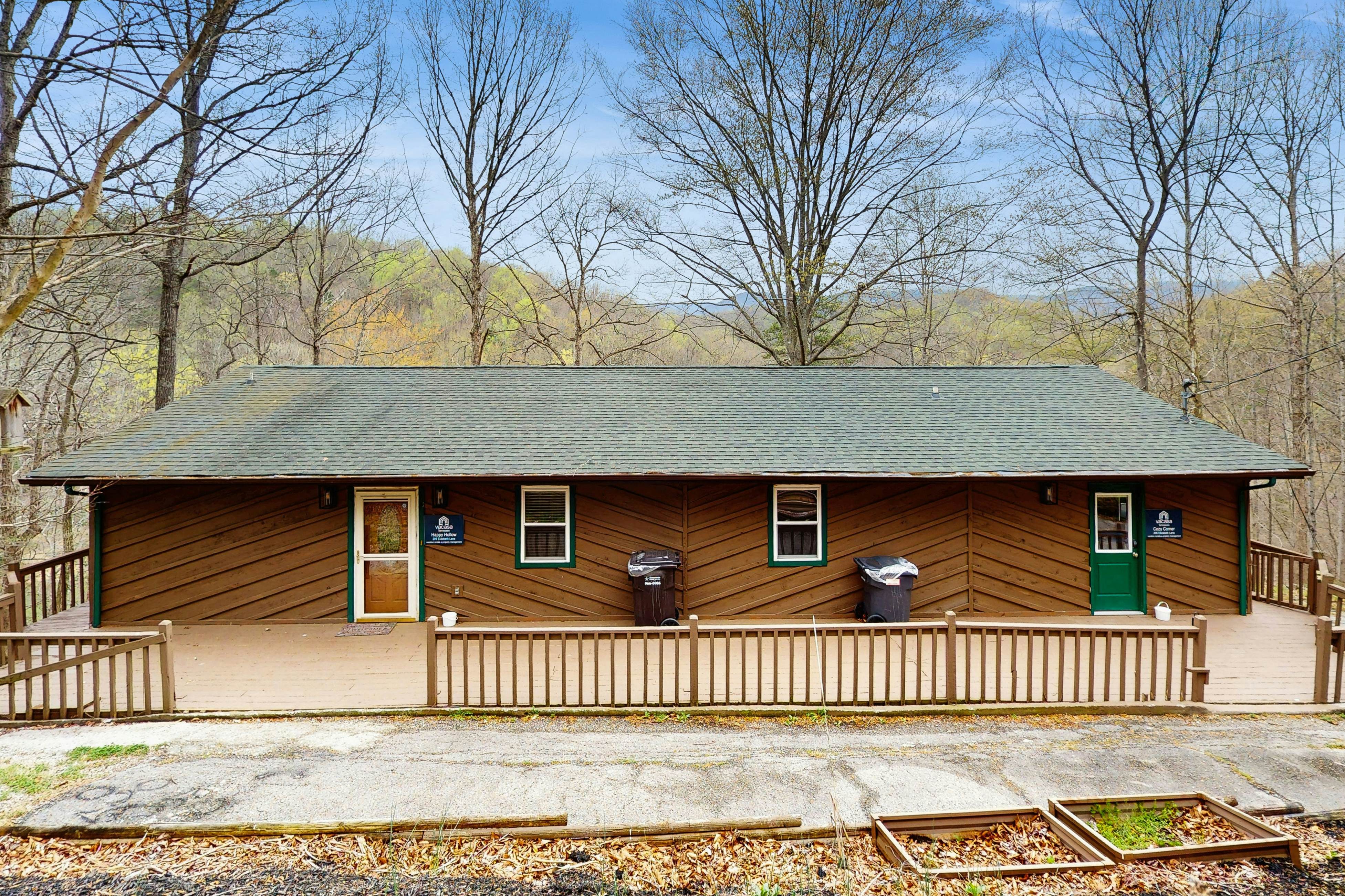 Lakefront Studio | Deck・Gas Grill・Dogs Allowed