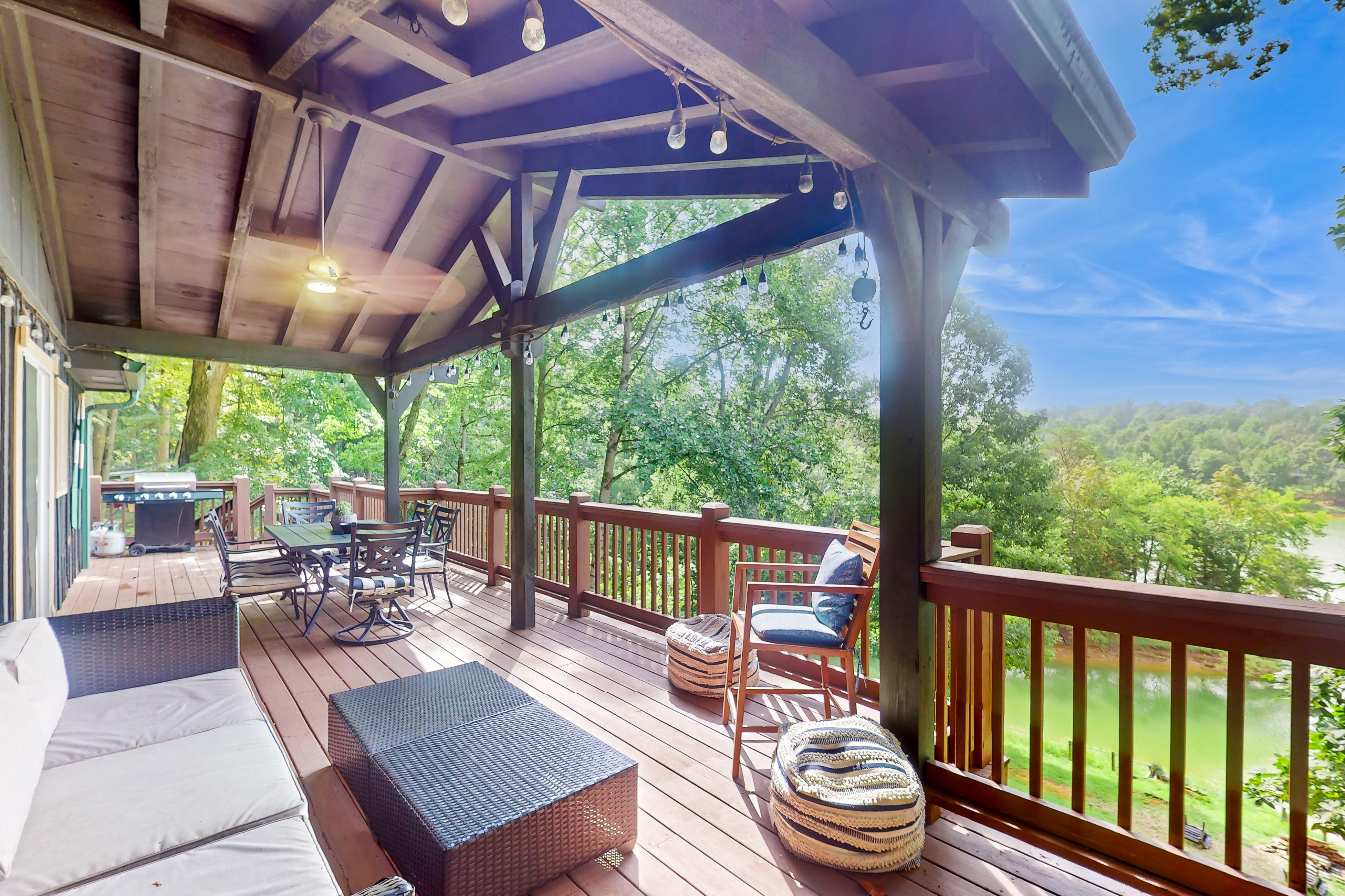 Lakefront Cabin W Private Dock・Hot Tub・Cigar room