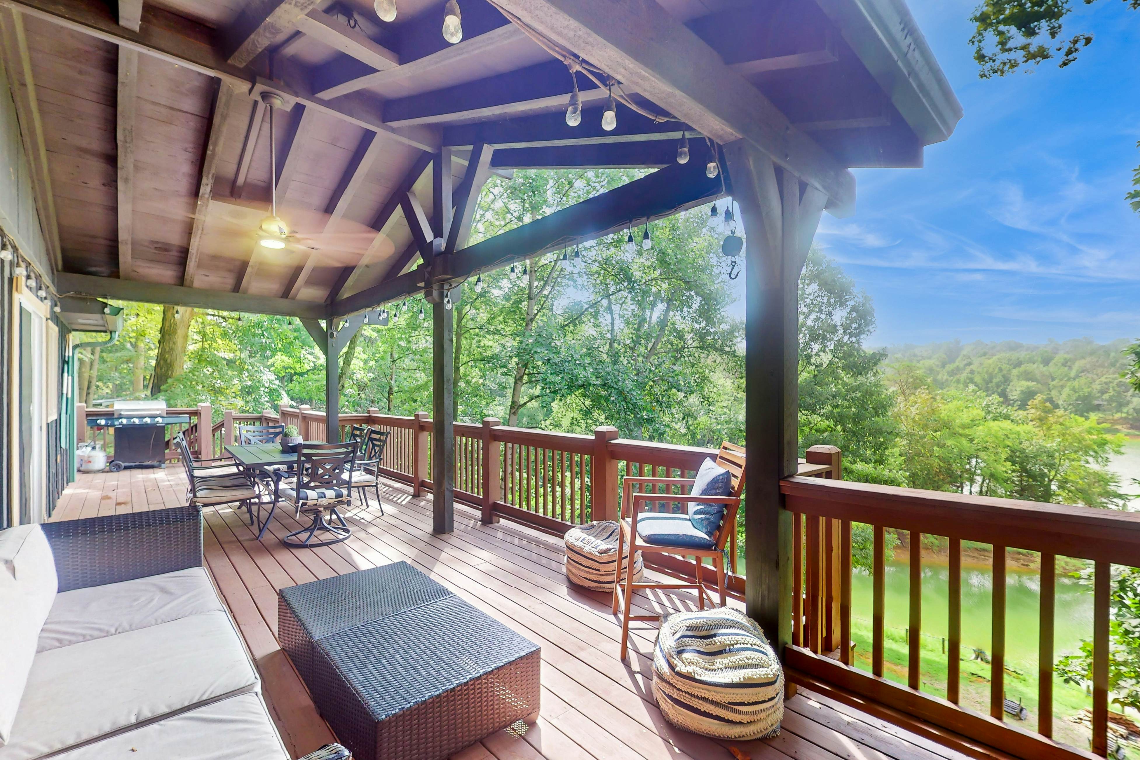 Lakefront Cabin W Private Dock・Hot Tub・Cigar room