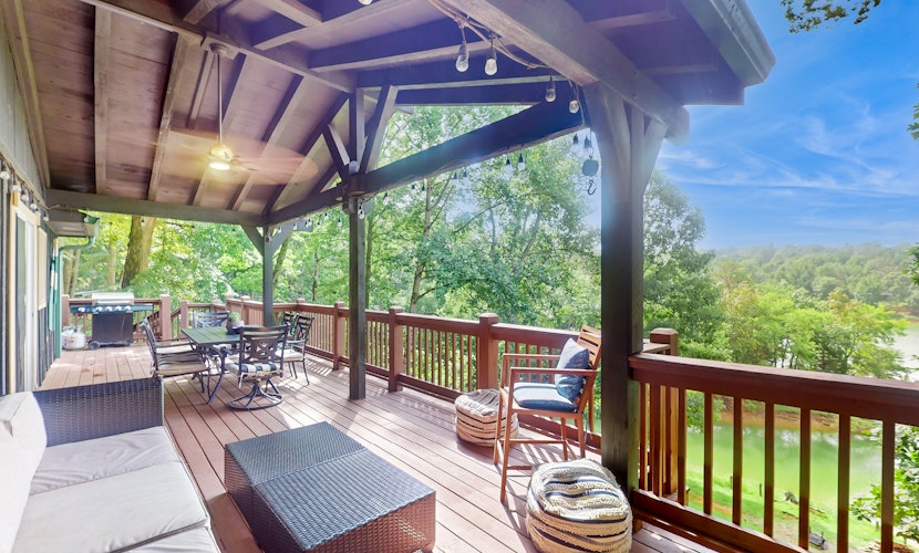 Lakefront Cabin W Private Dock・Hot Tub・Cigar room