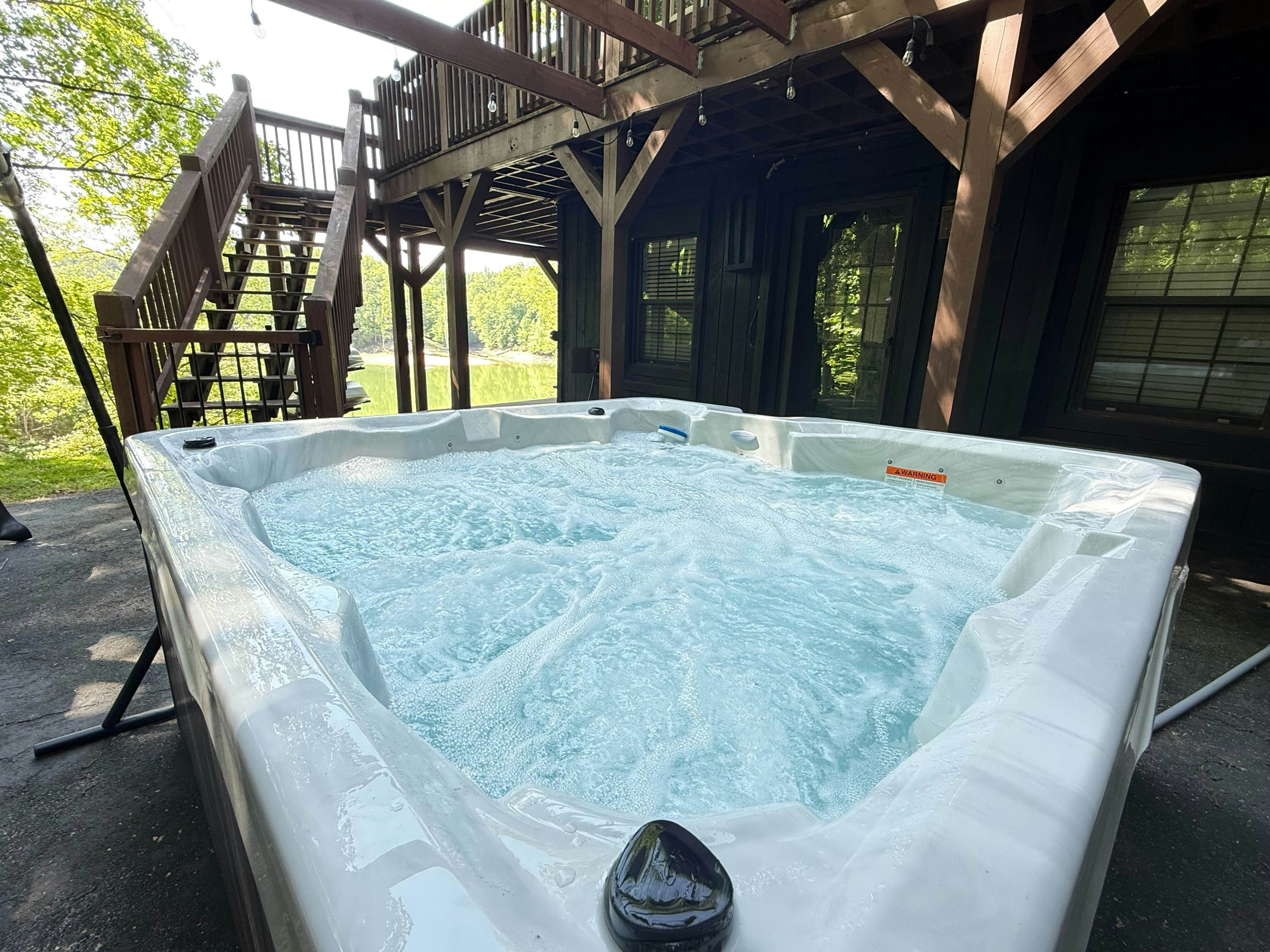 Lakefront Cabin W Private Dock・Hot Tub・Cigar room