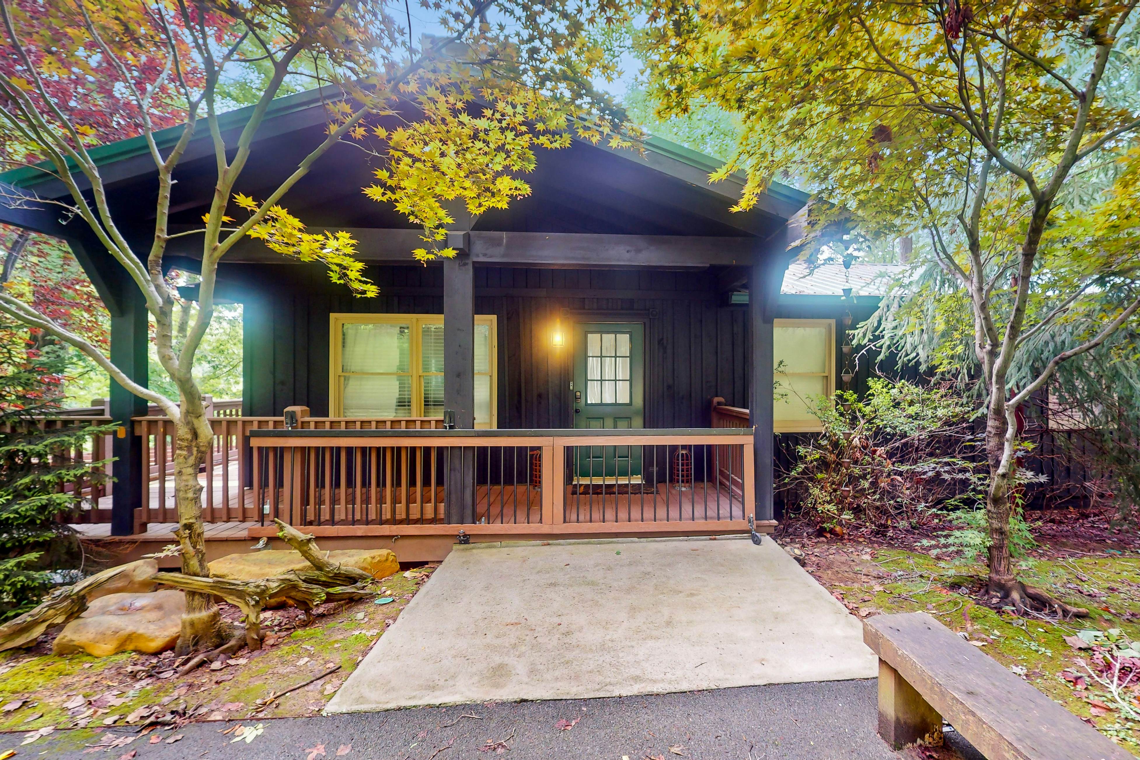Lakefront Cabin W Private Dock・Hot Tub・Cigar room