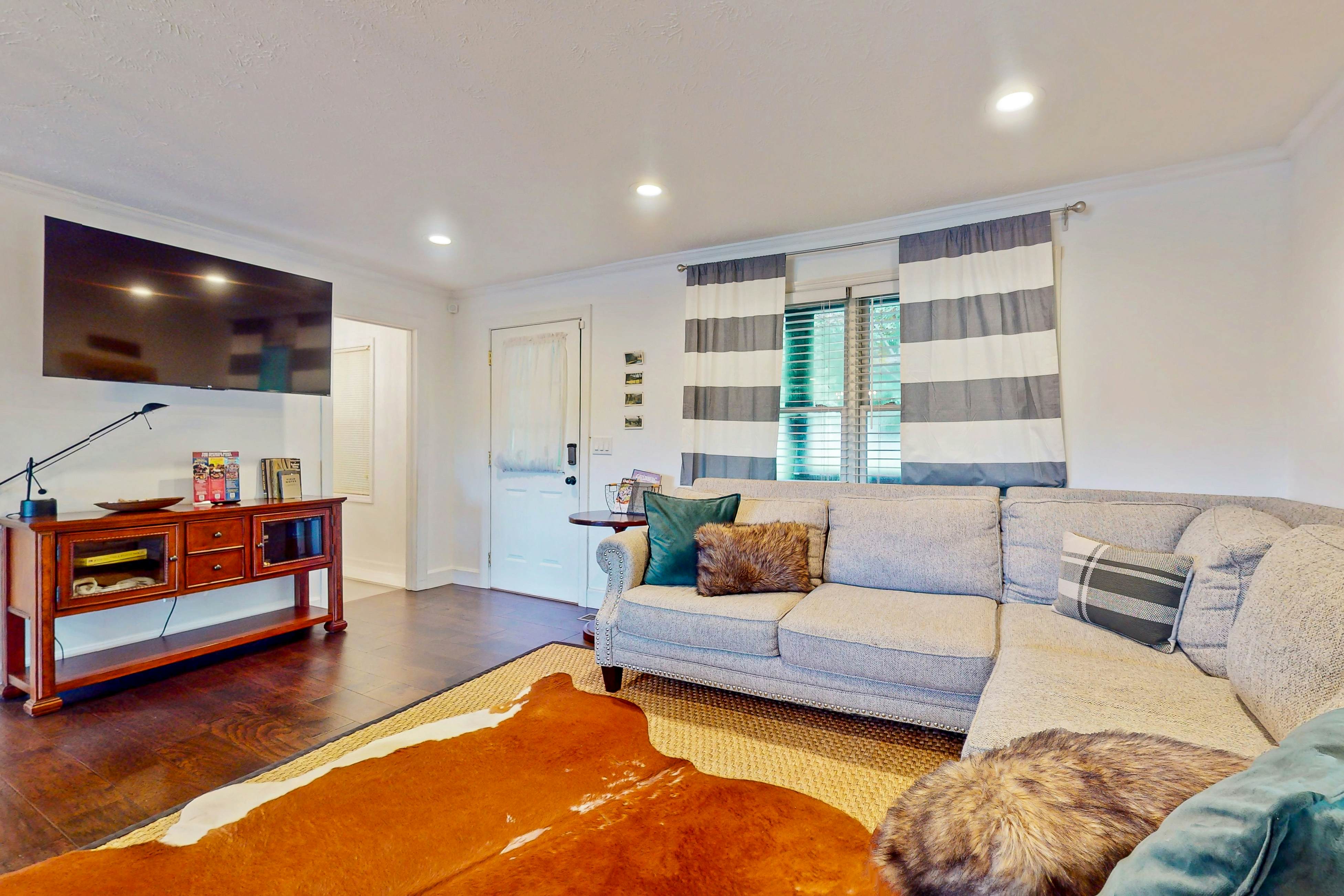 Lakefront Cabin W Private Dock・Hot Tub・Cigar room