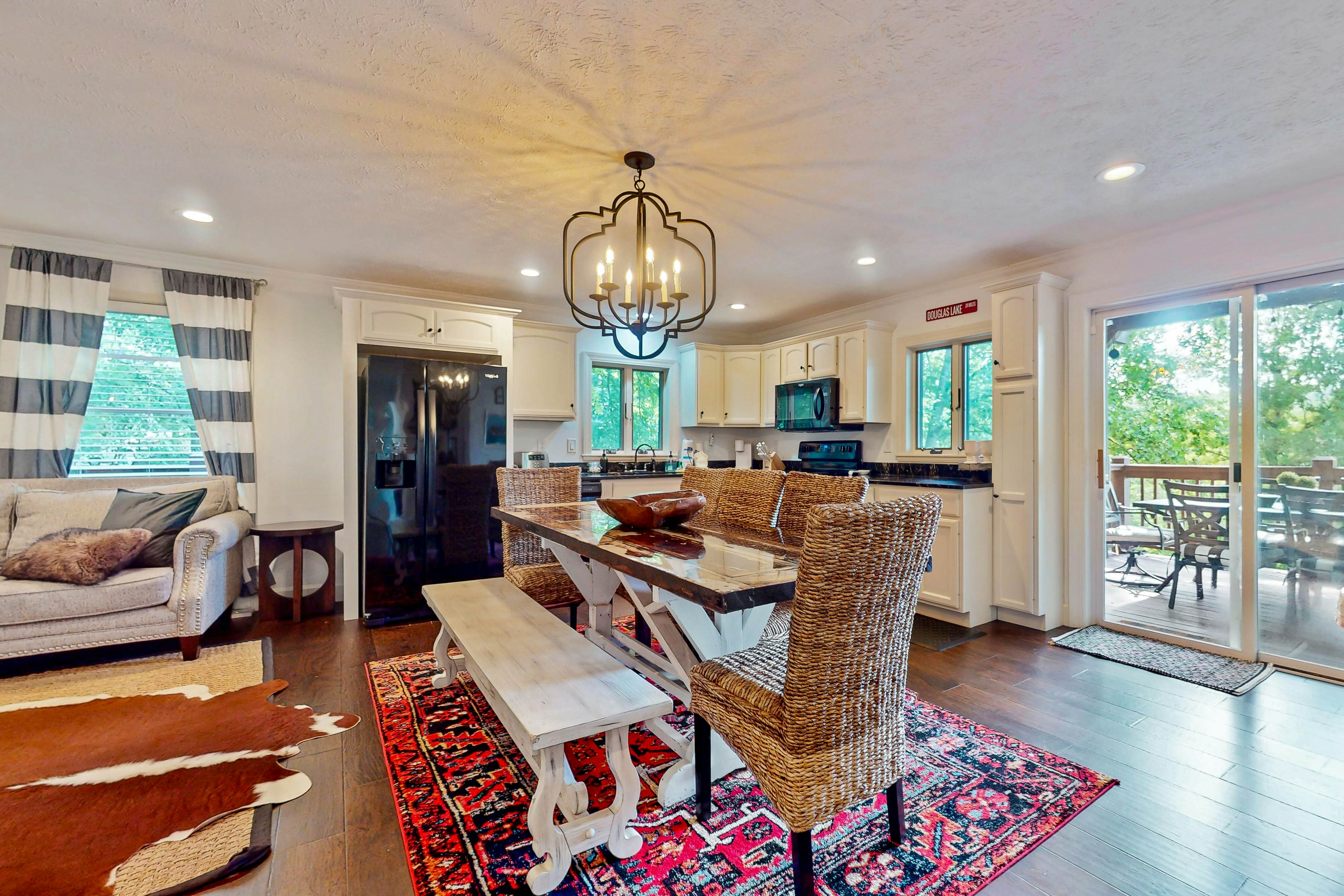 Lakefront Cabin W Private Dock・Hot Tub・Cigar room