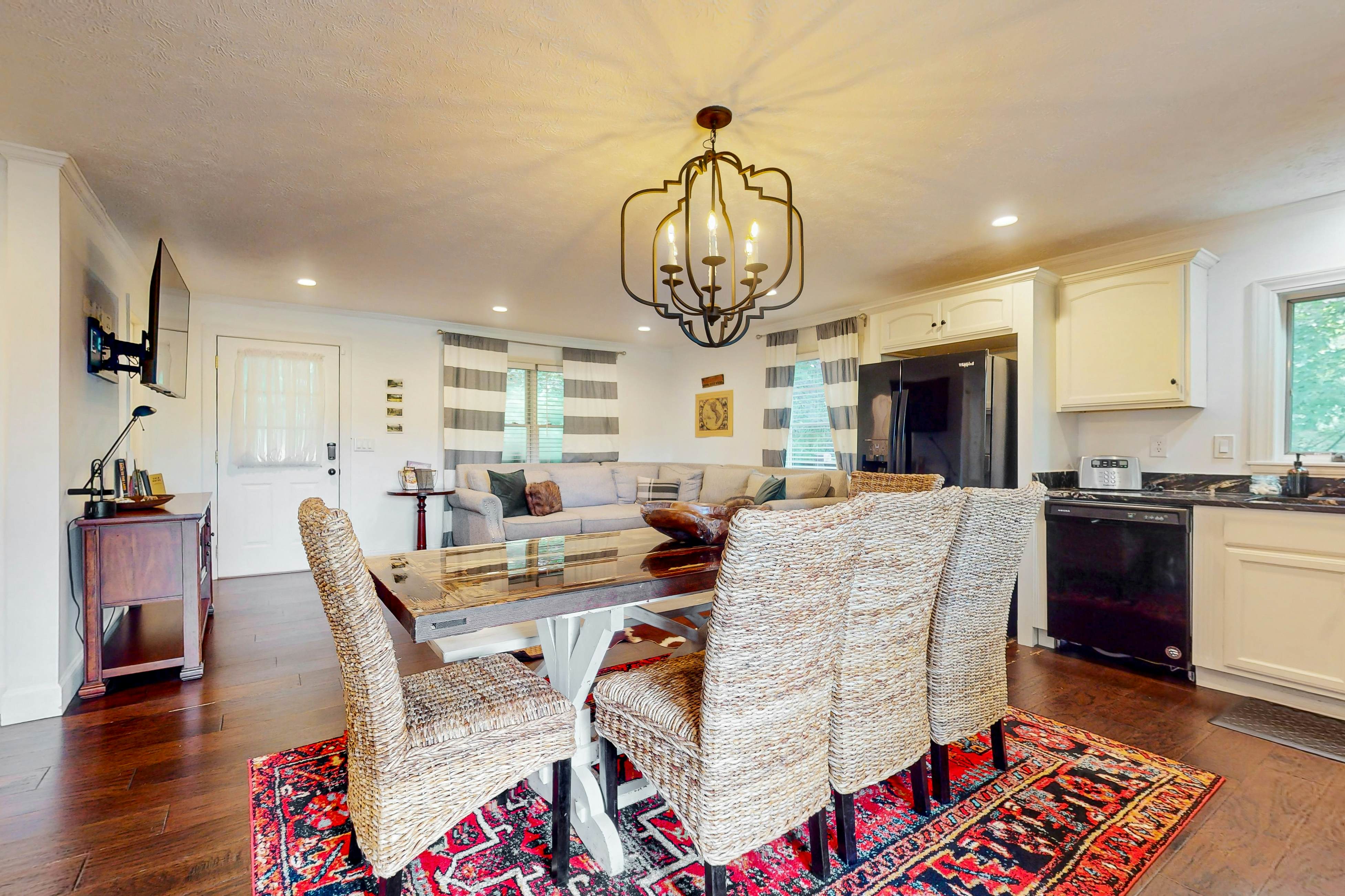 Lakefront Cabin W Private Dock・Hot Tub・Cigar room