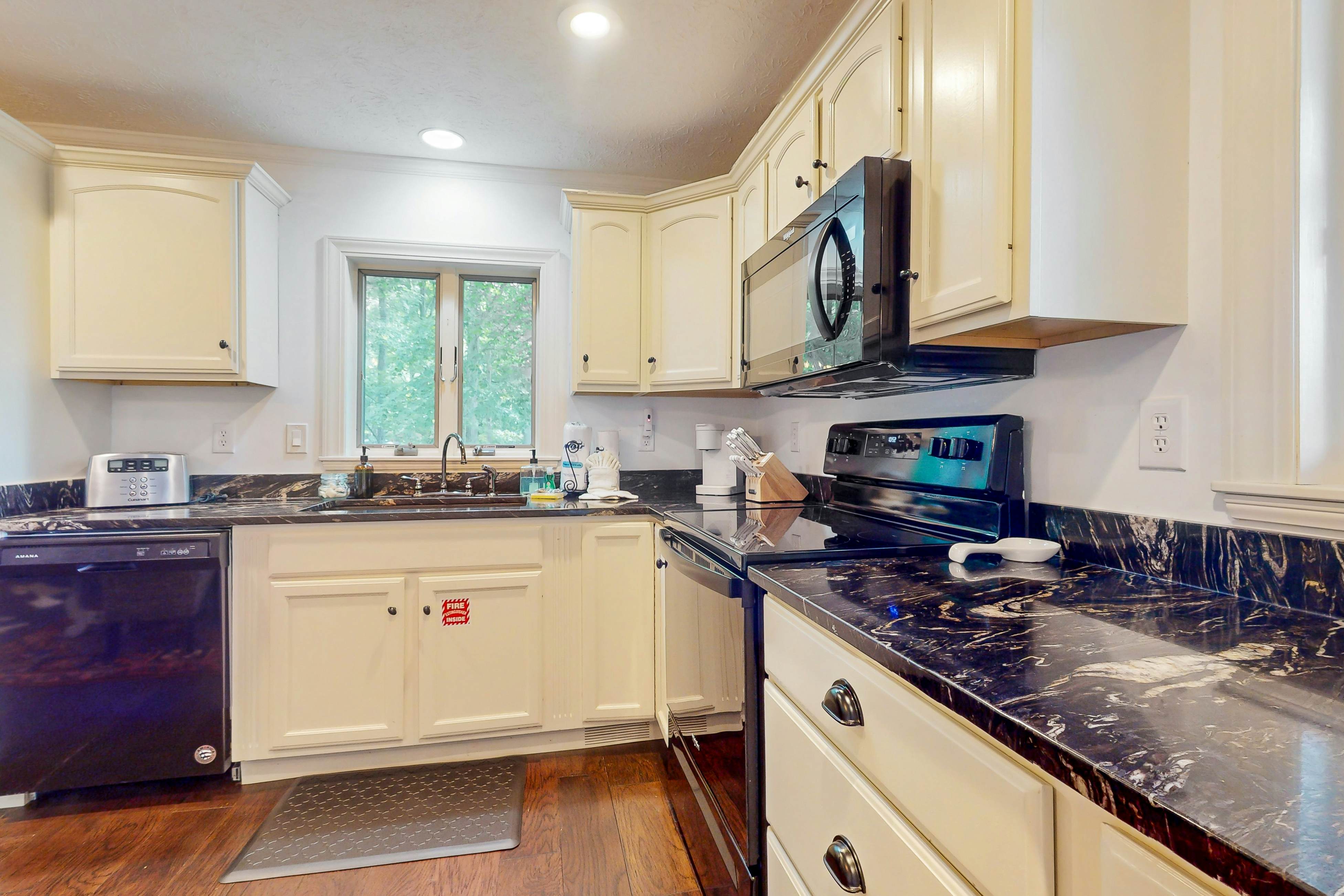 Lakefront Cabin W Private Dock・Hot Tub・Cigar room