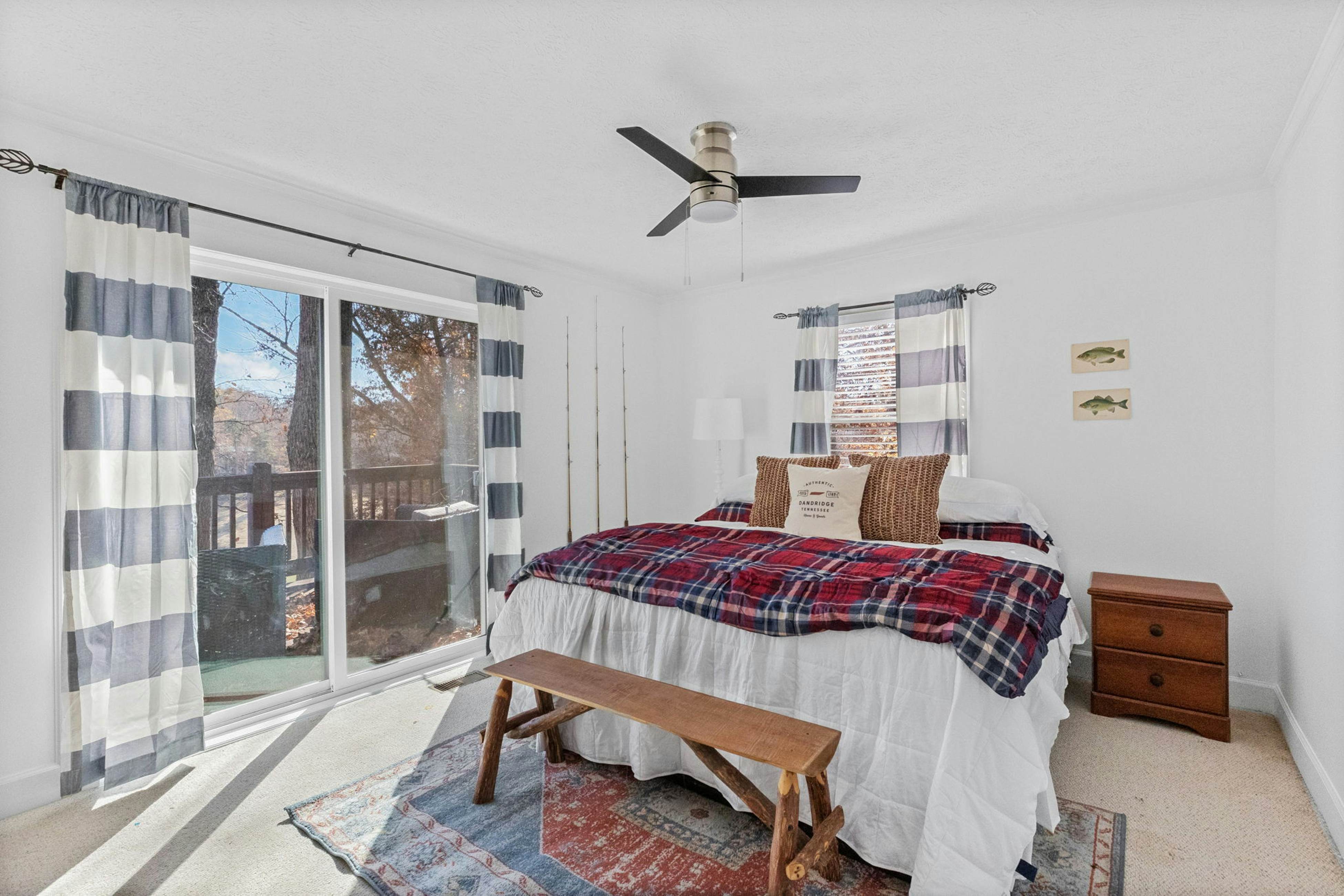 Lakefront Cabin W Private Dock・Hot Tub・Cigar room