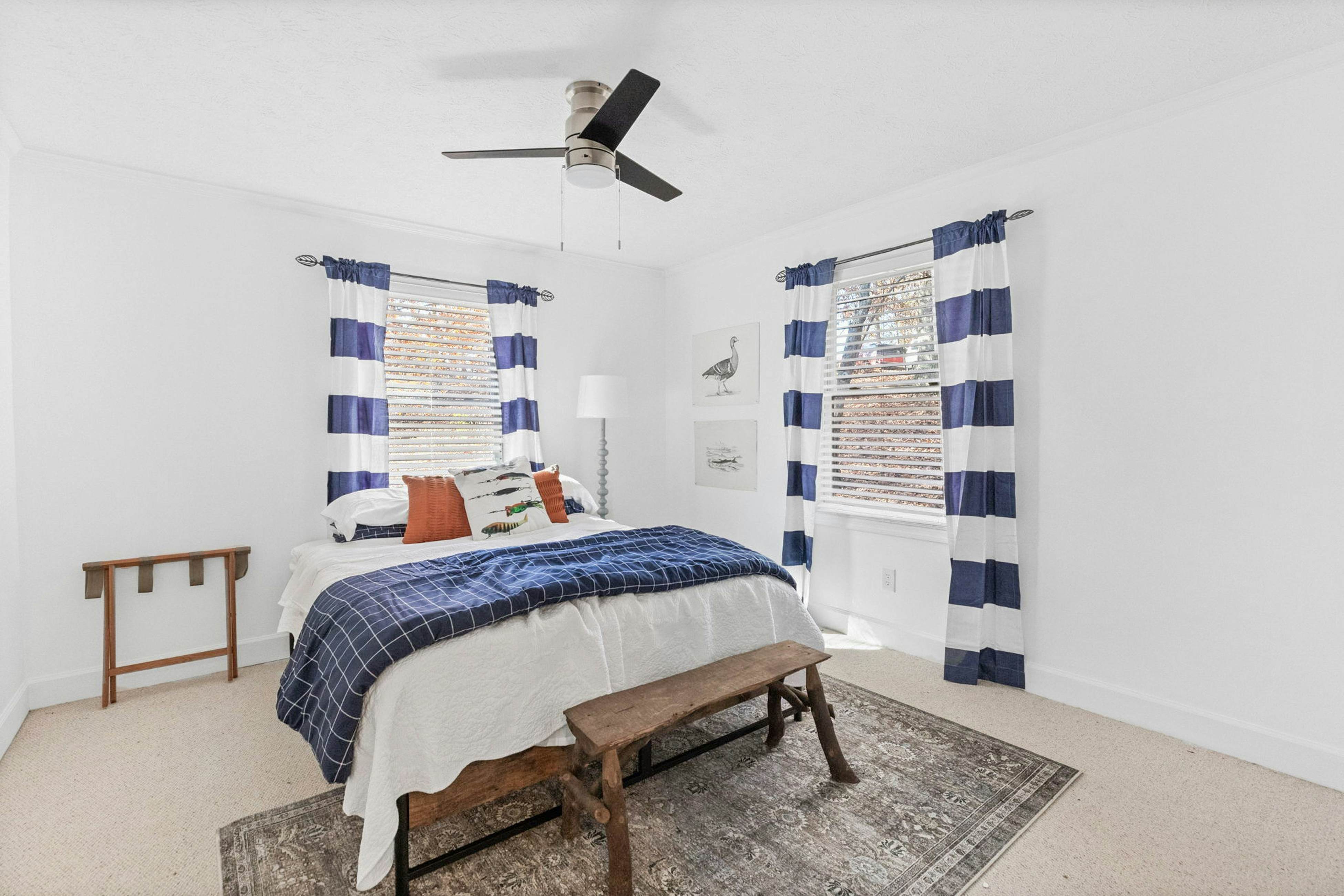 Lakefront Cabin W Private Dock・Hot Tub・Cigar room