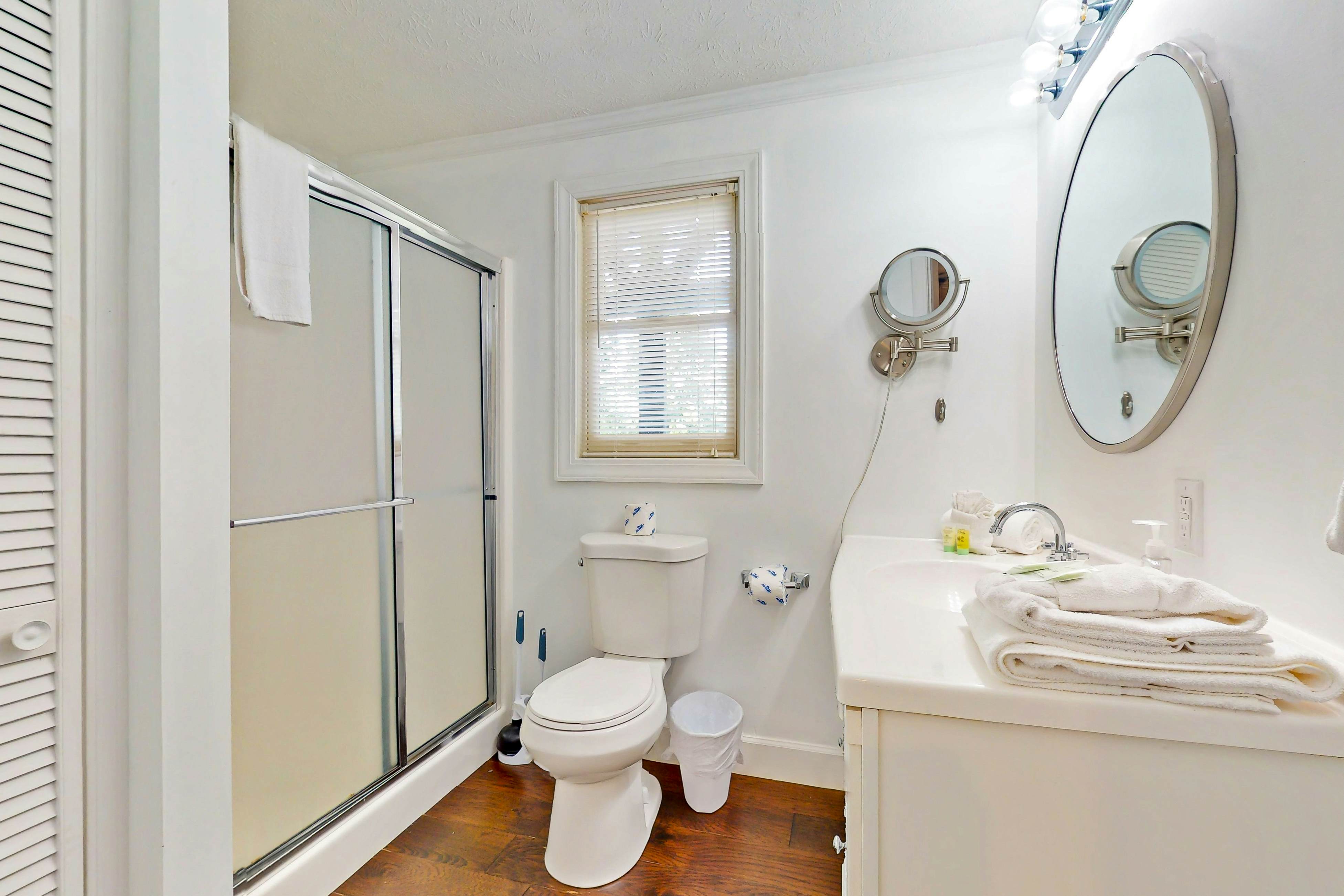 Lakefront Cabin W Private Dock・Hot Tub・Cigar room