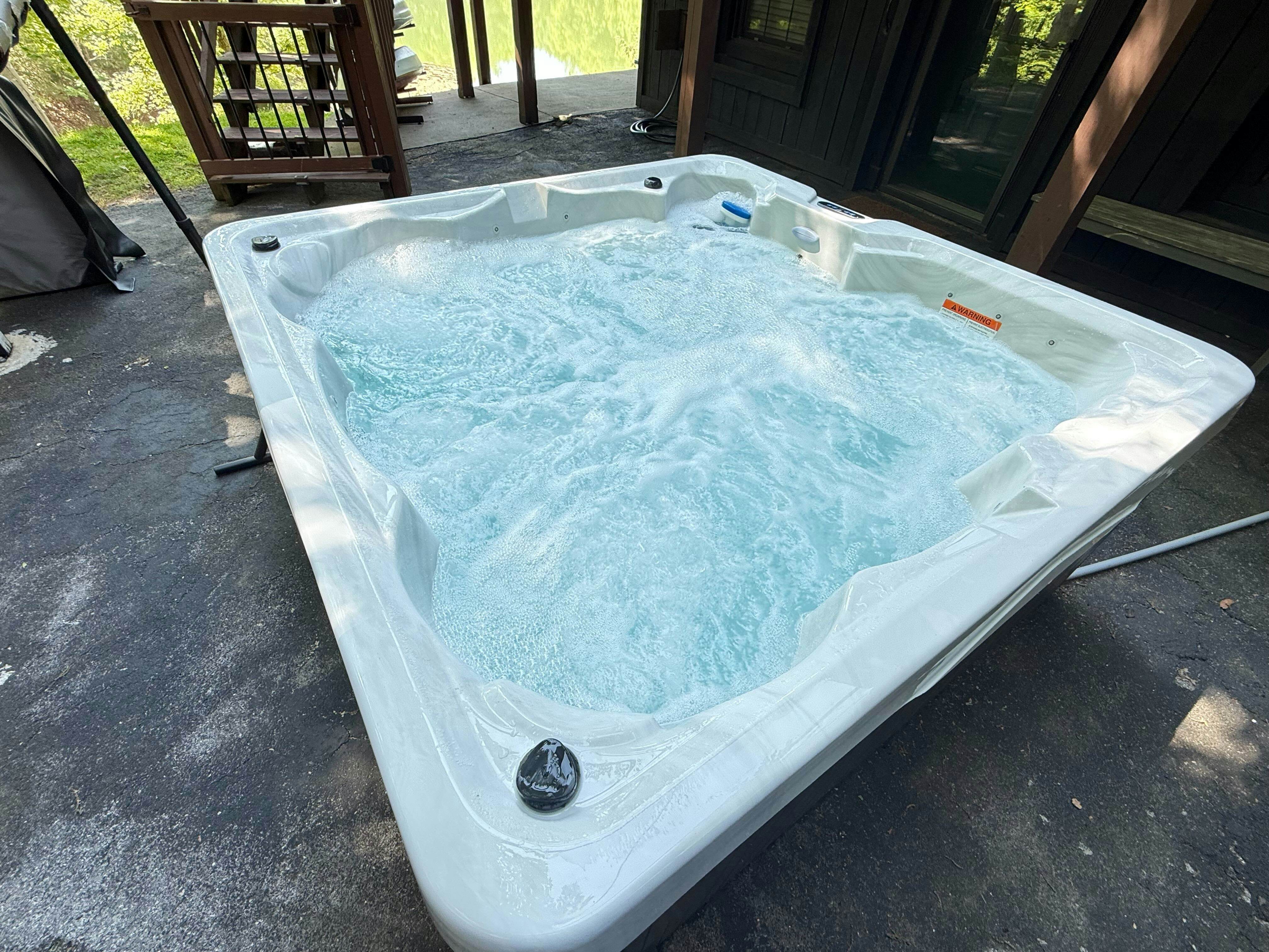 Lakefront Cabin W Private Dock・Hot Tub・Cigar room