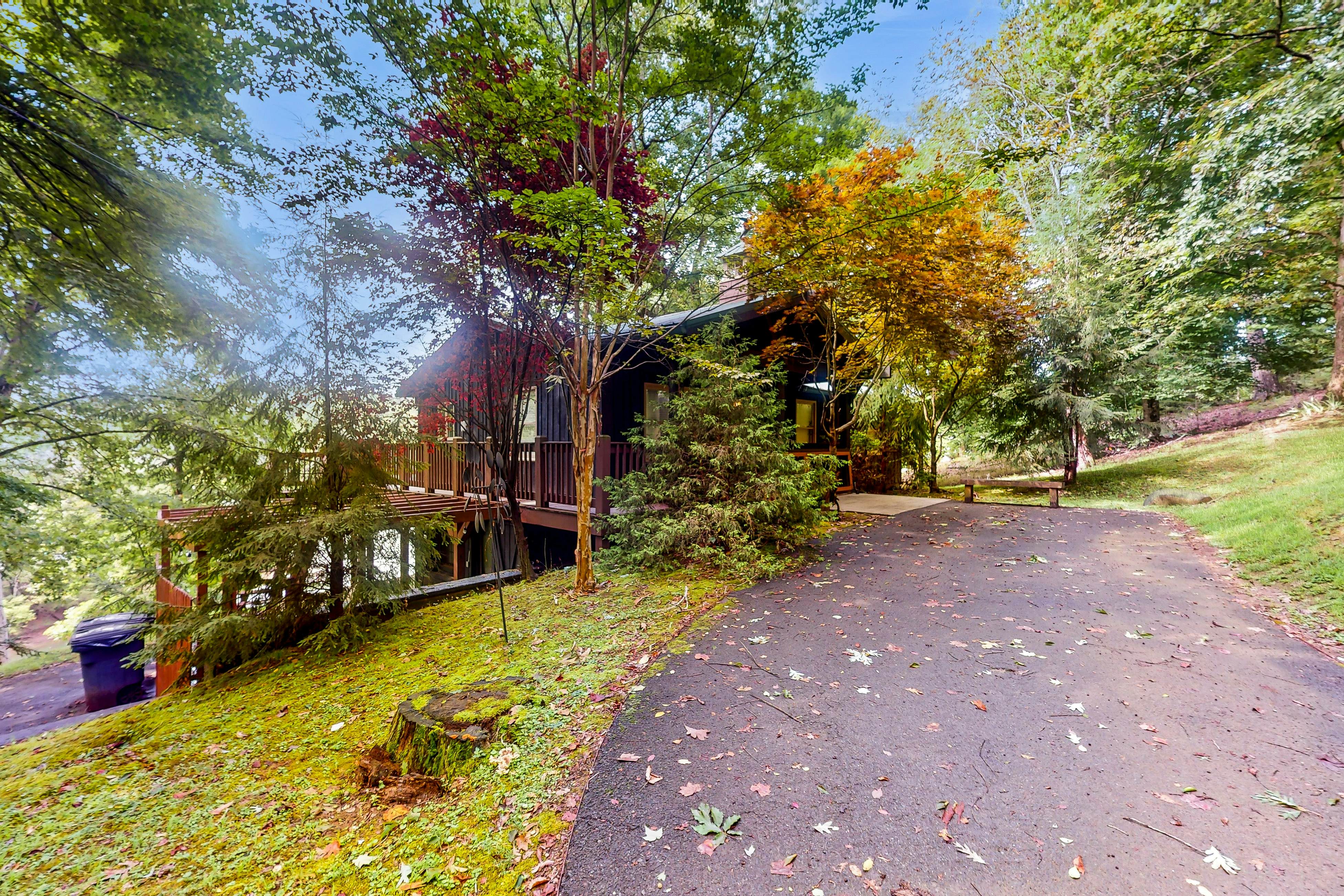Lakefront Cabin W Private Dock・Hot Tub・Cigar room