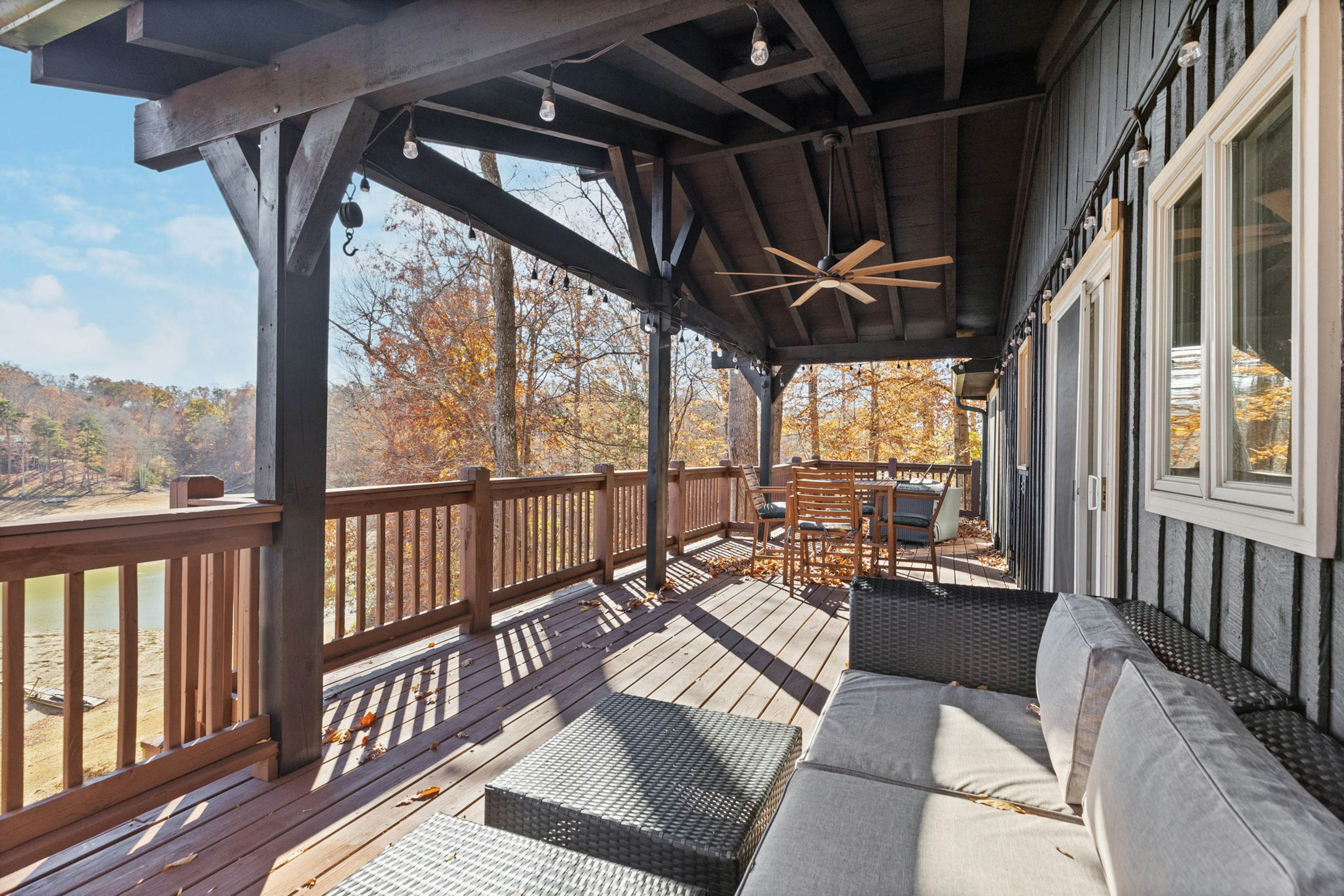 Lakefront Cabin W Private Dock・Hot Tub・Cigar room