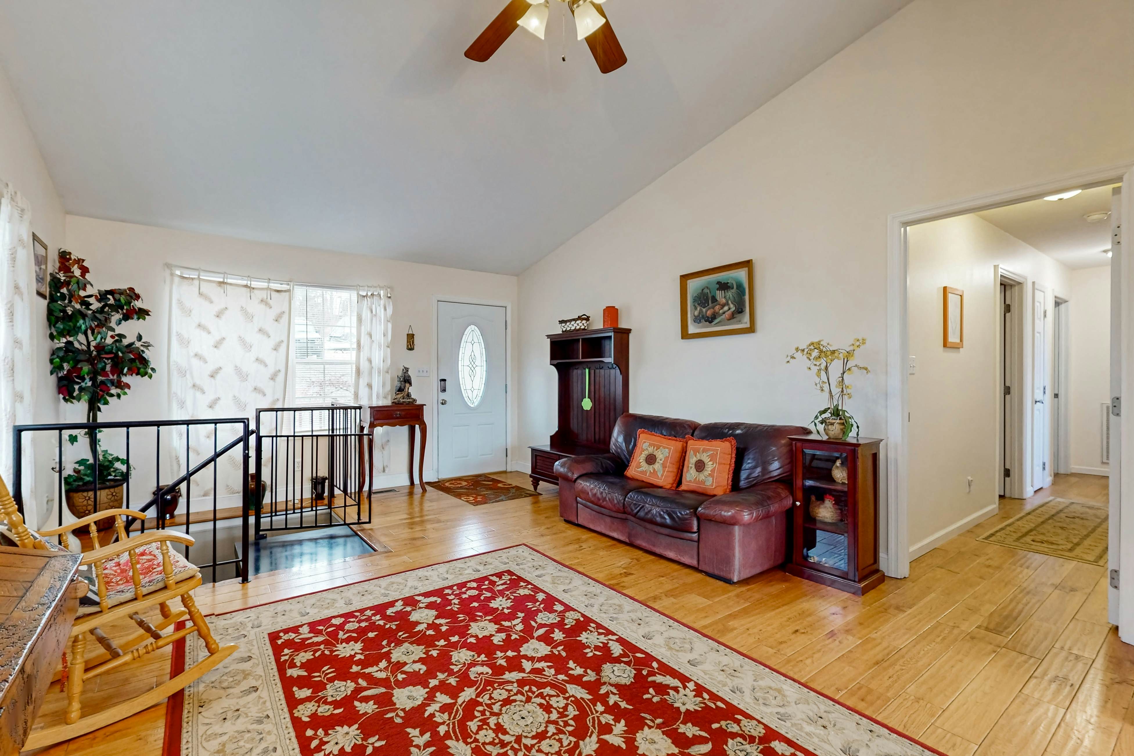 Serene Lakefront Home・Dock・Game room・Fire Pit