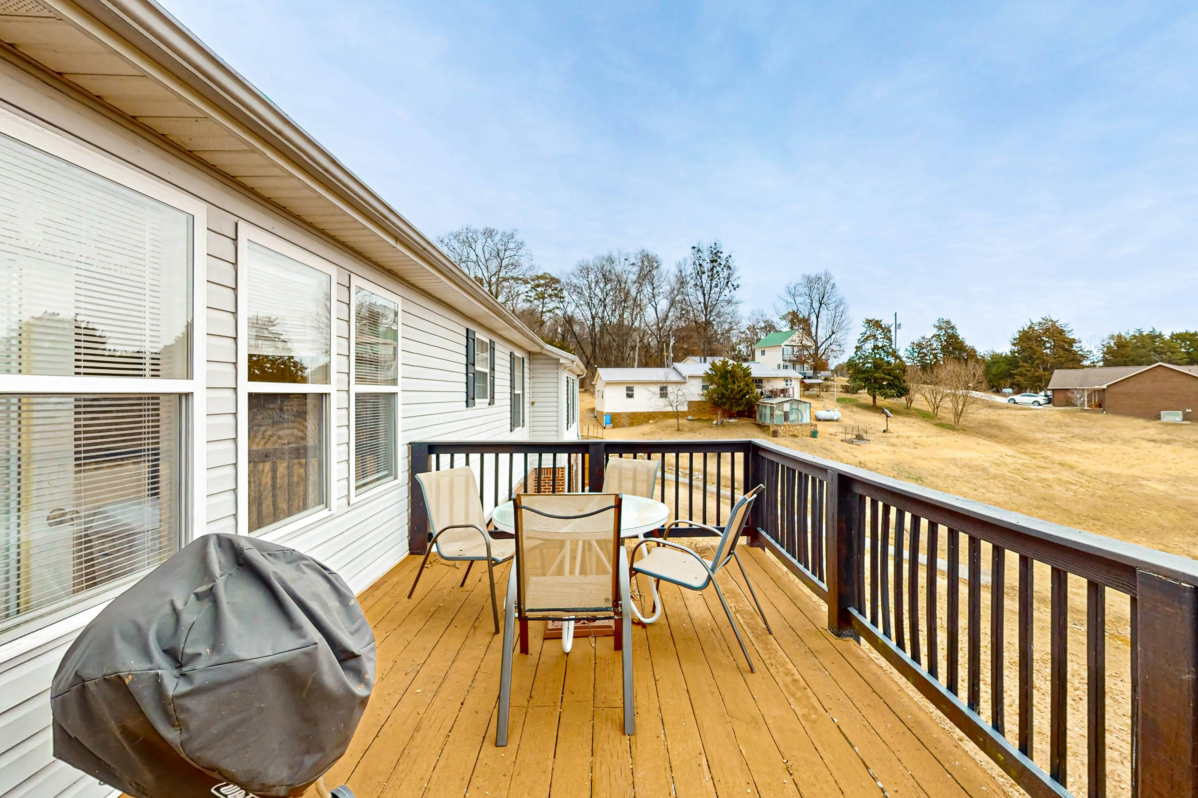 Serene Lakefront Home・Dock・Game room・Fire Pit