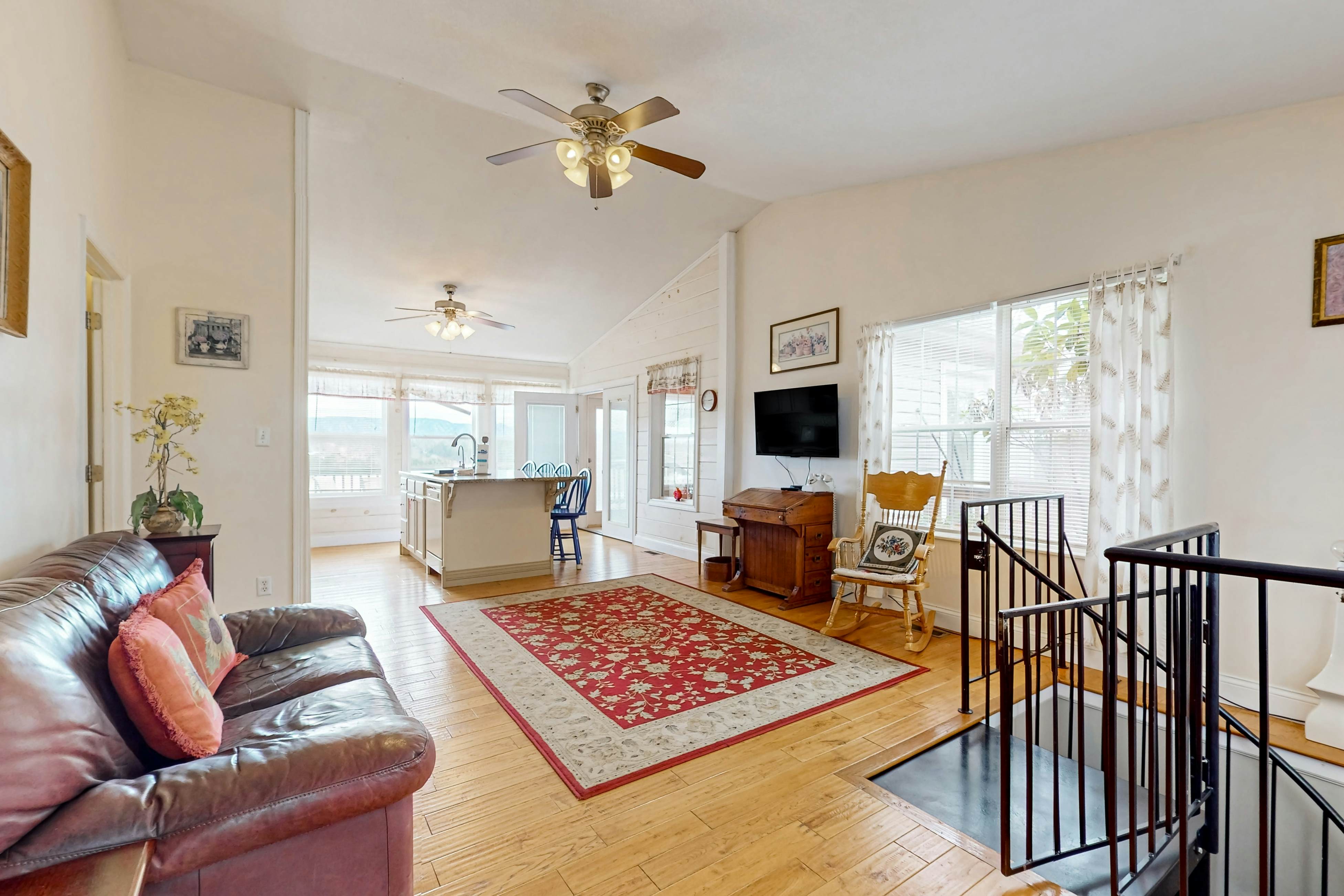 Serene Lakefront Home・Dock・Game room・Fire Pit