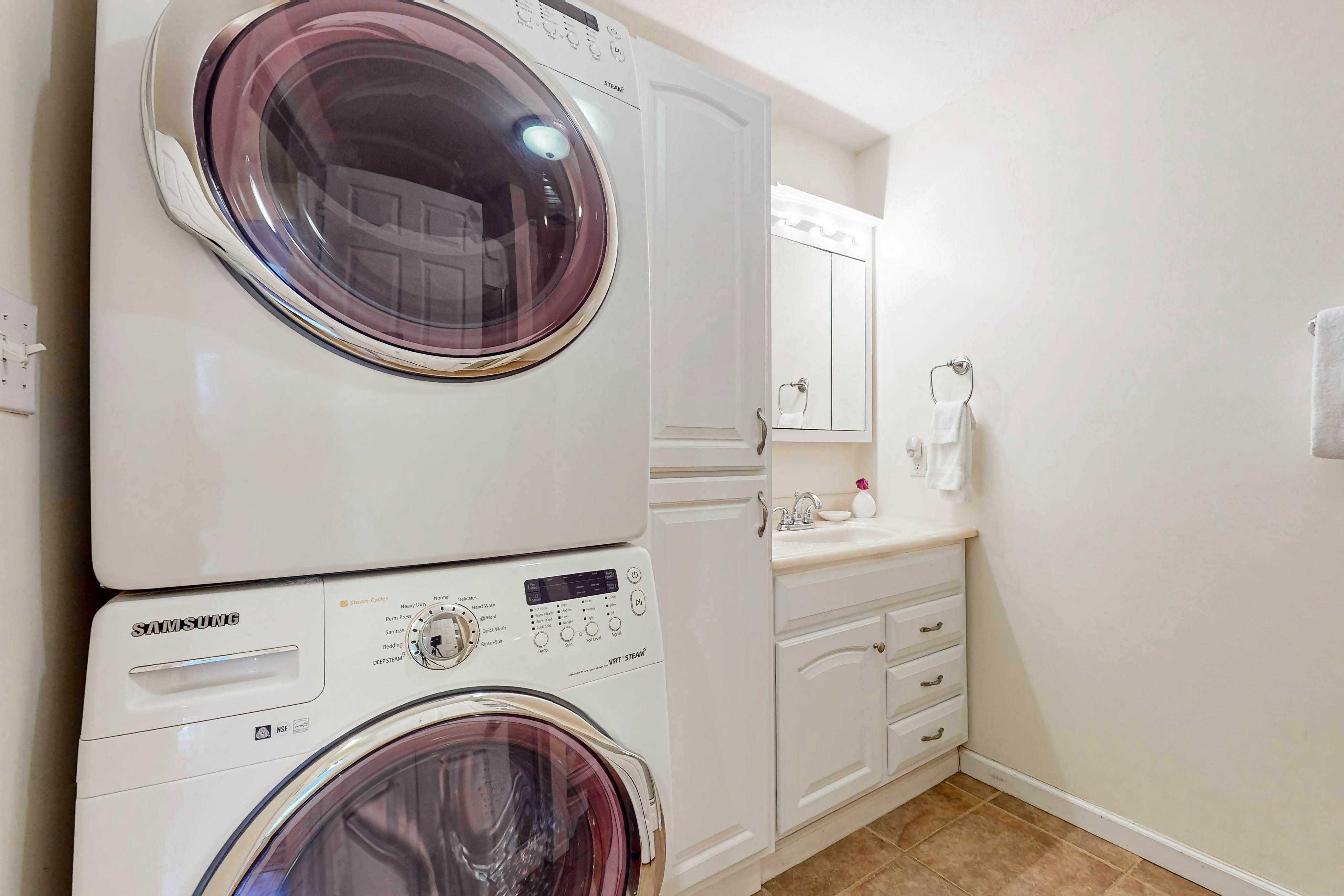 Serene Lakefront Home・Dock・Game room・Fire Pit