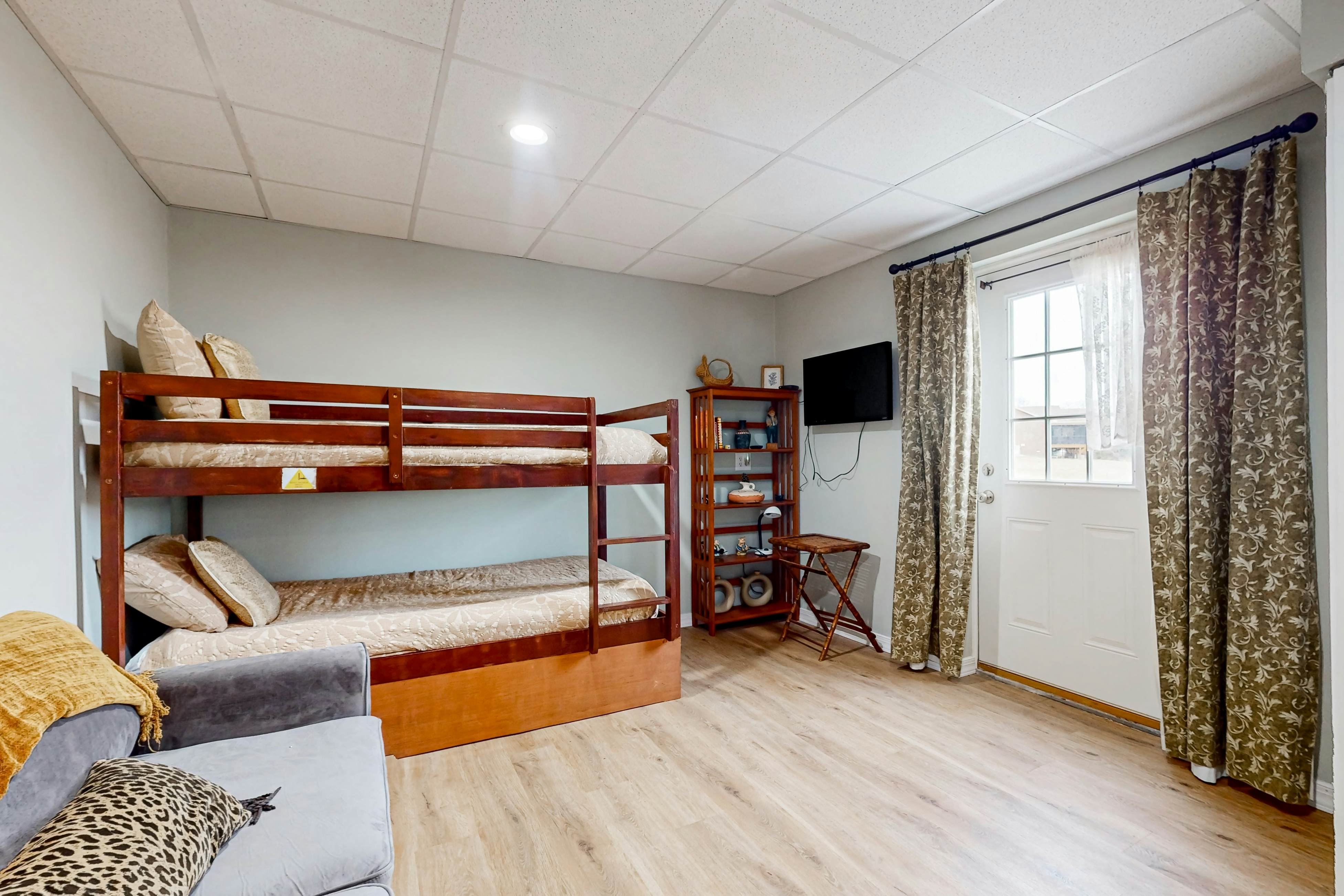 Serene Lakefront Home・Dock・Game room・Fire Pit