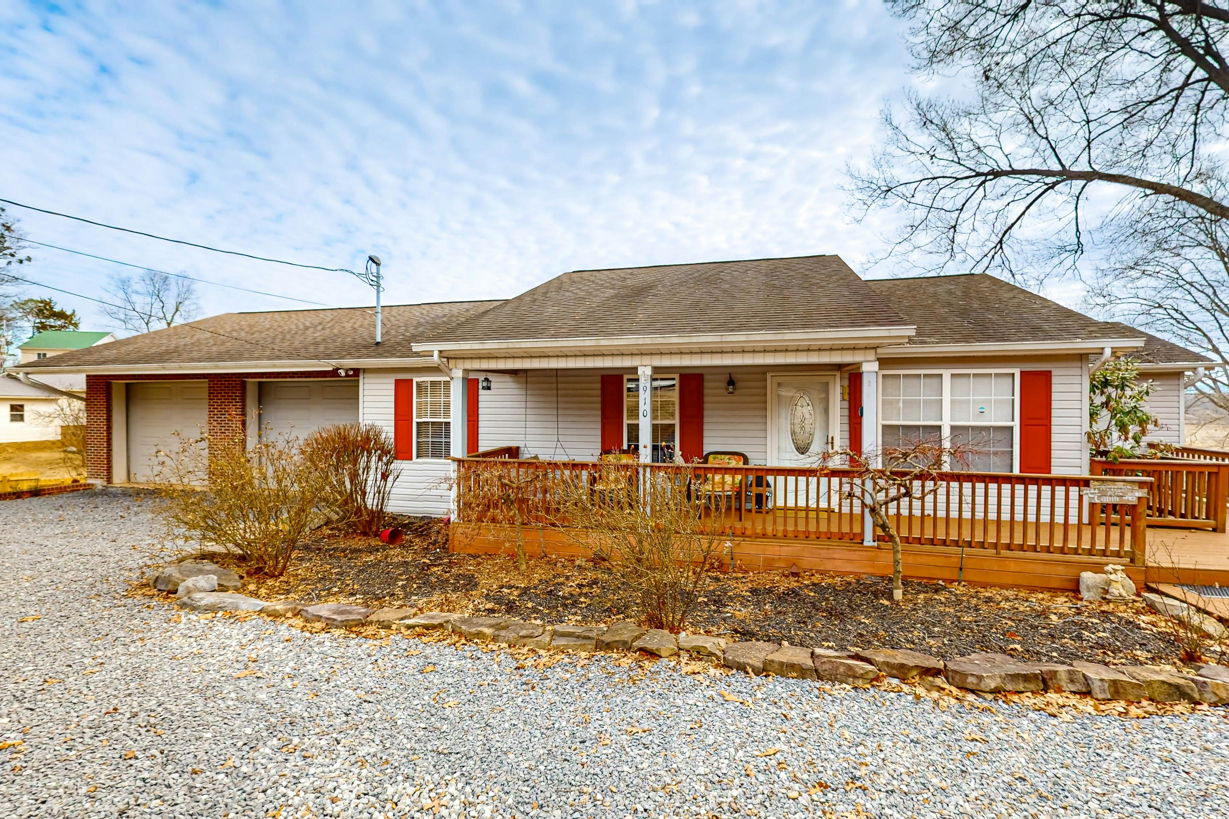 Serene Lakefront Home・Dock・Game room・Fire Pit