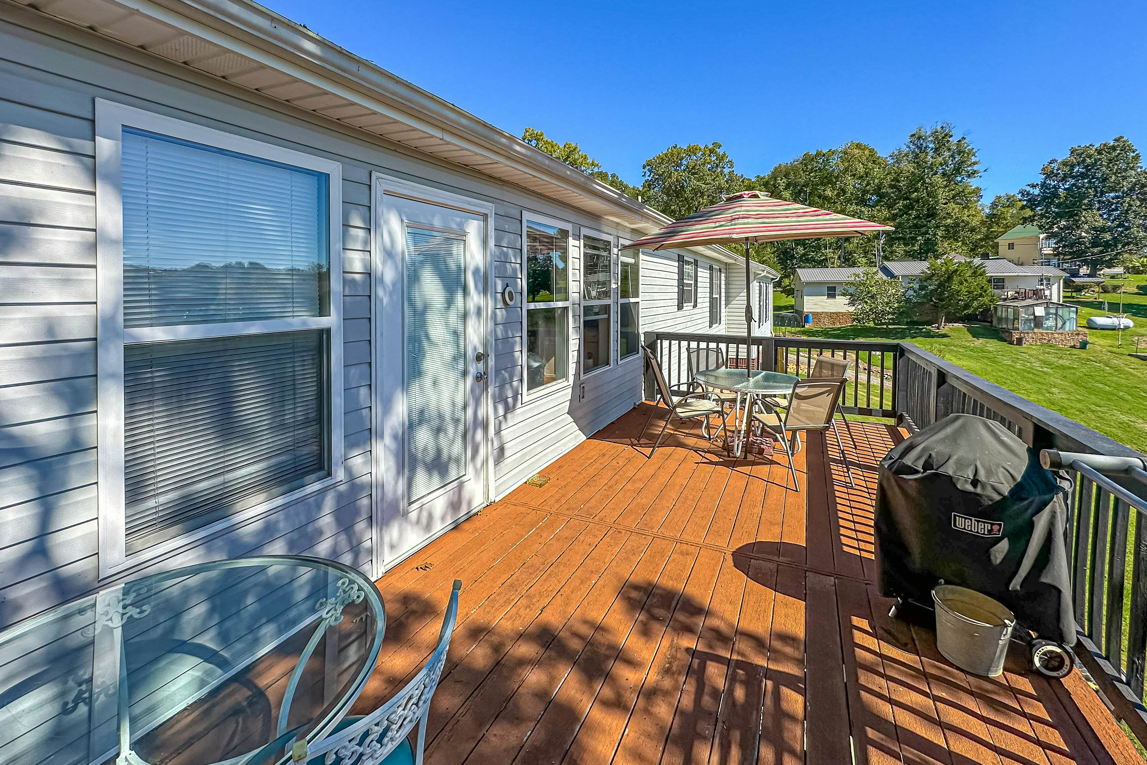 Serene Lakefront Home・Dock・Game room・Fire Pit