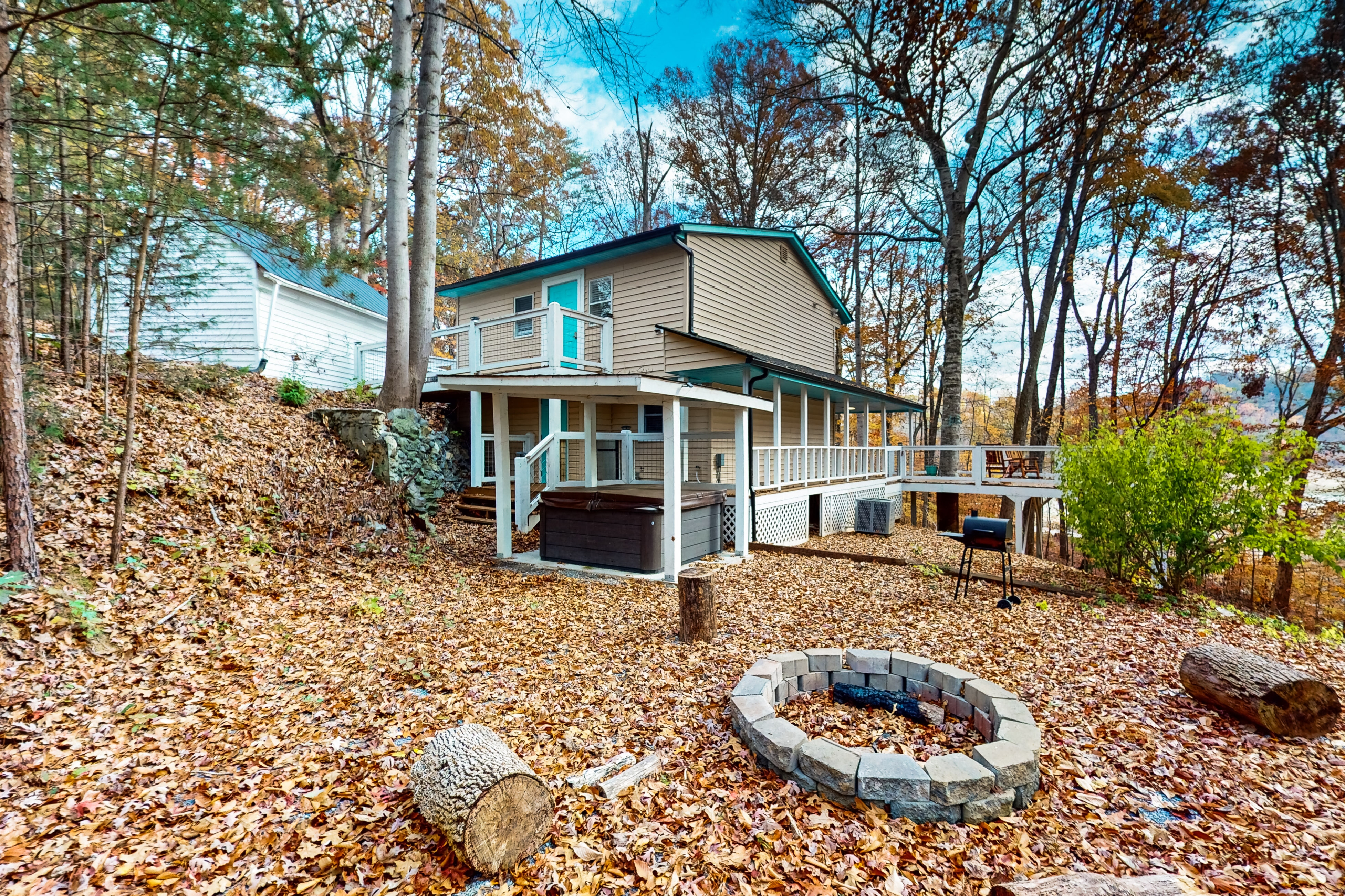 Lake Cabin, Sleeps 6・Pet Welcome・Hot Tub・Fire pit