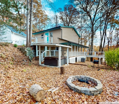 Lake Cabin, Sleeps 6・Pet Welcome・Hot Tub・Fire pit