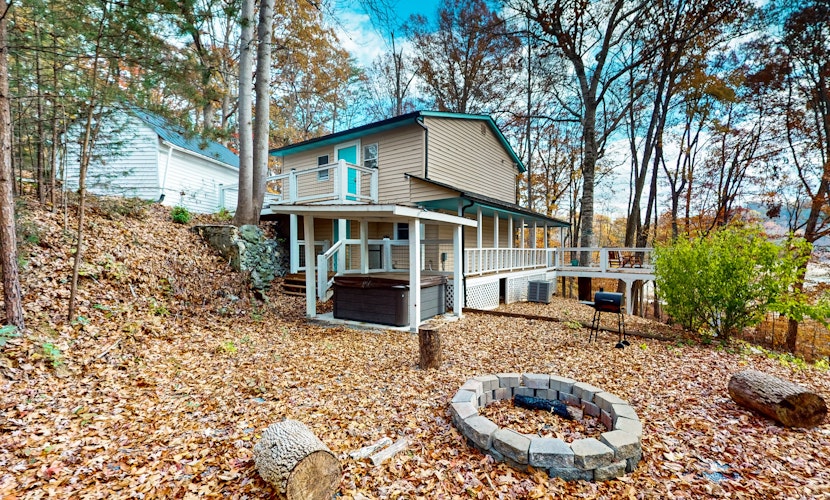 Lake Cabin, Sleeps 6・Pet Welcome・Hot Tub・Fire pit