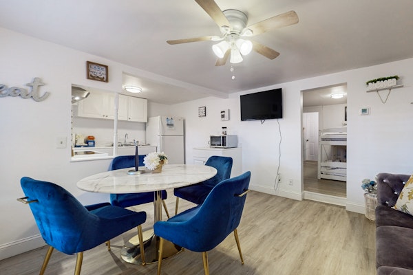 Lake Cabin, Sleeps 6・Pet Welcome・Hot Tub・Fire pit