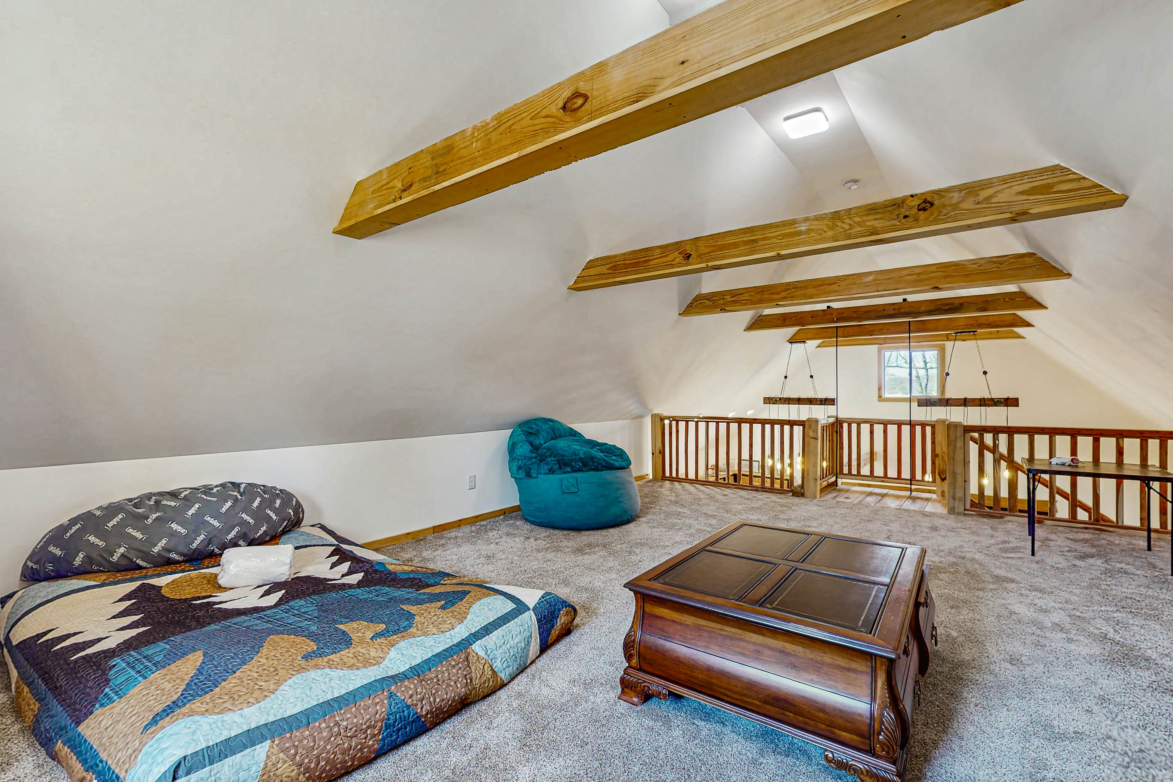 Cozy Lake Front Cabin, Sleeps 4・Dock・Play Yard