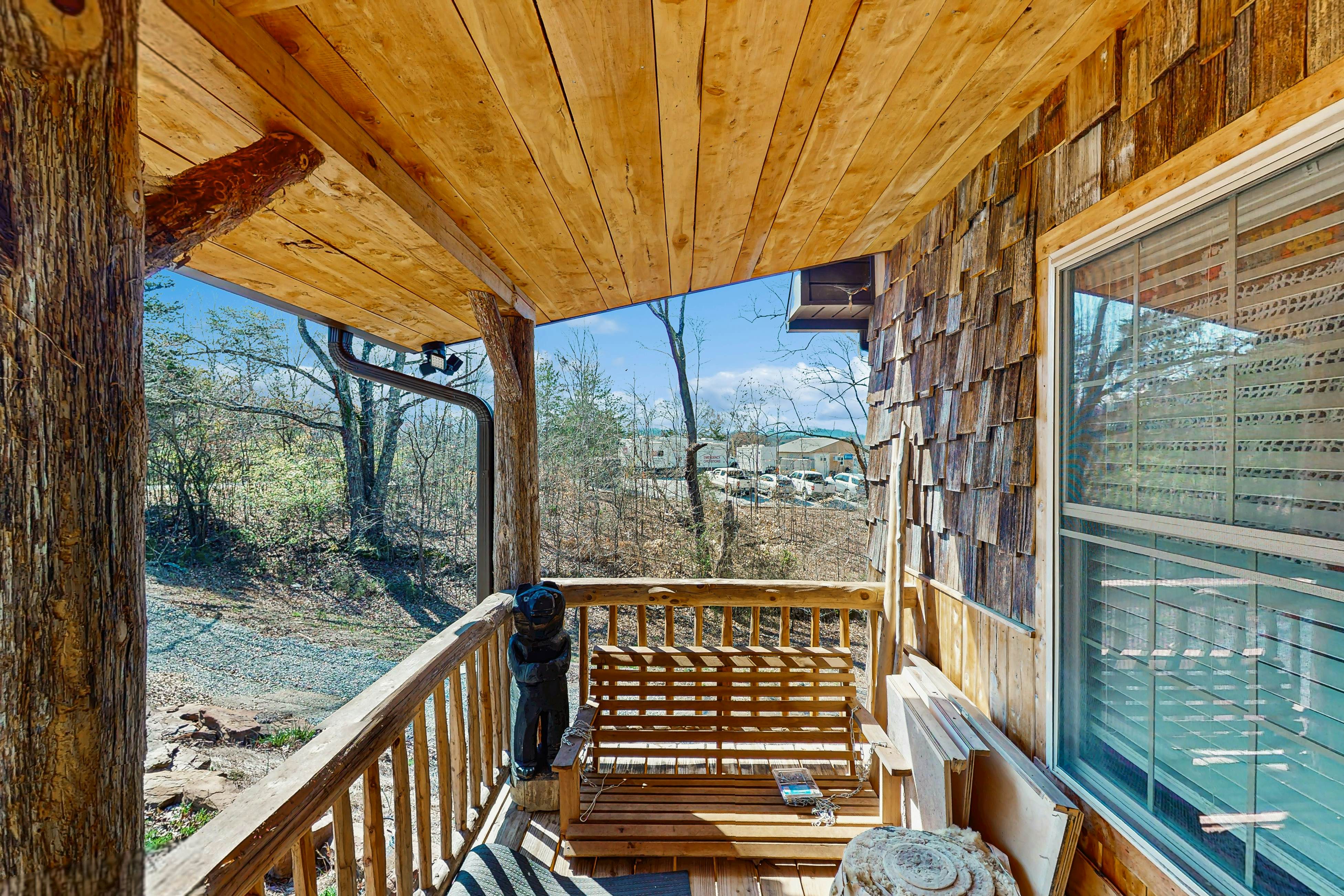 Cozy Lake Front Cabin, Sleeps 4・Dock・Play Yard