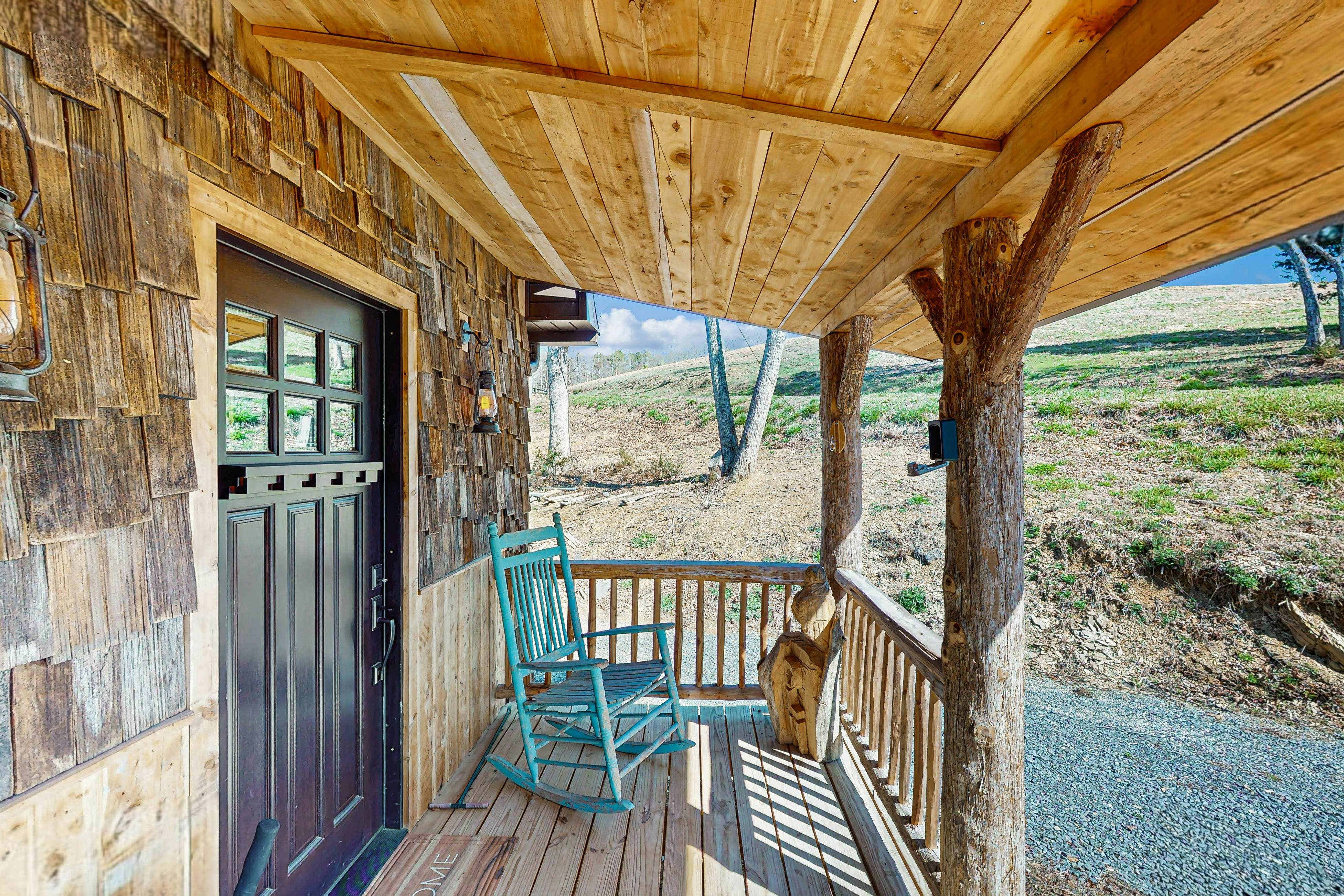 Cozy Lake Front Cabin, Sleeps 4・Dock・Play Yard