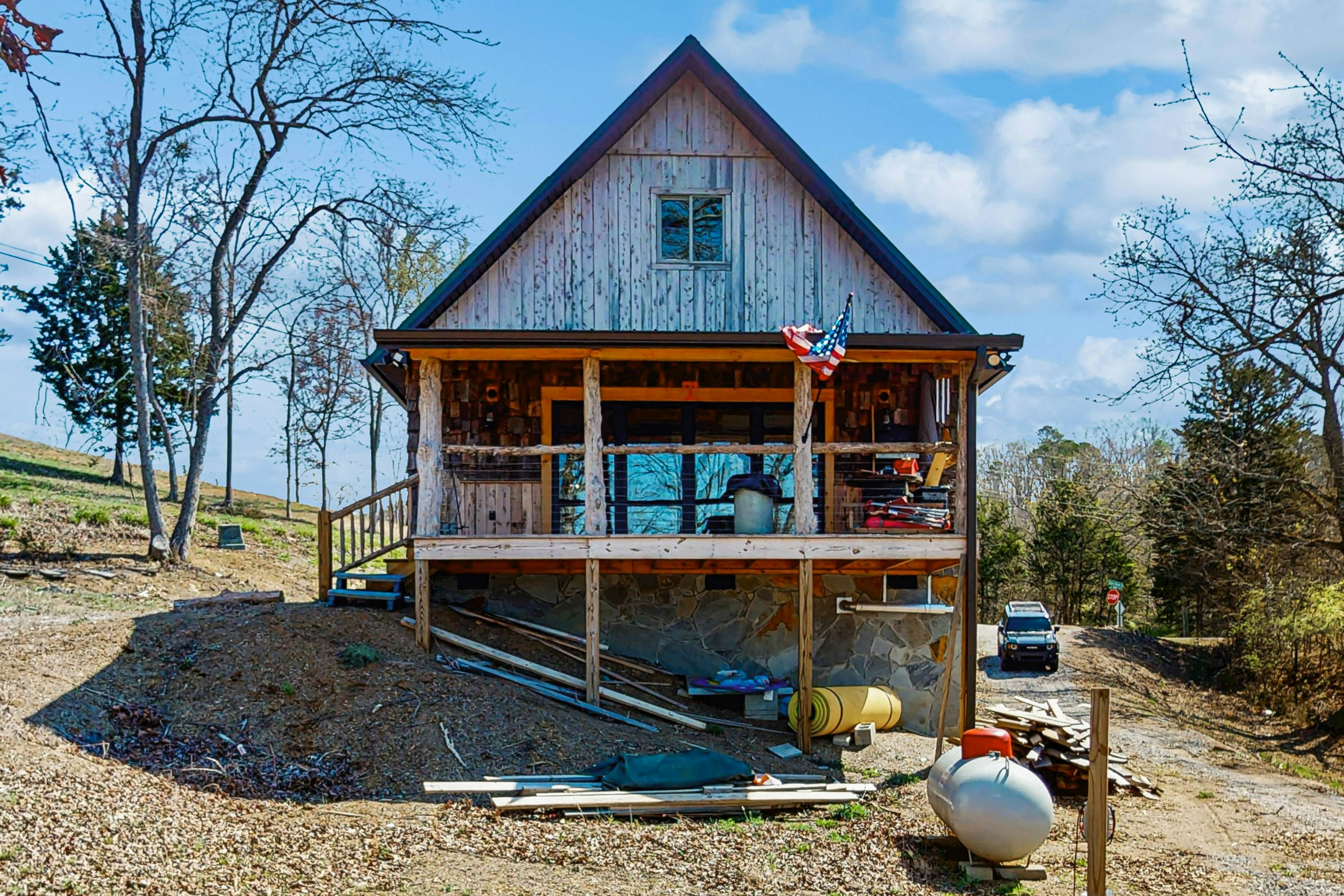 Cozy Lake Front Cabin, Sleeps 4・Dock・Play Yard