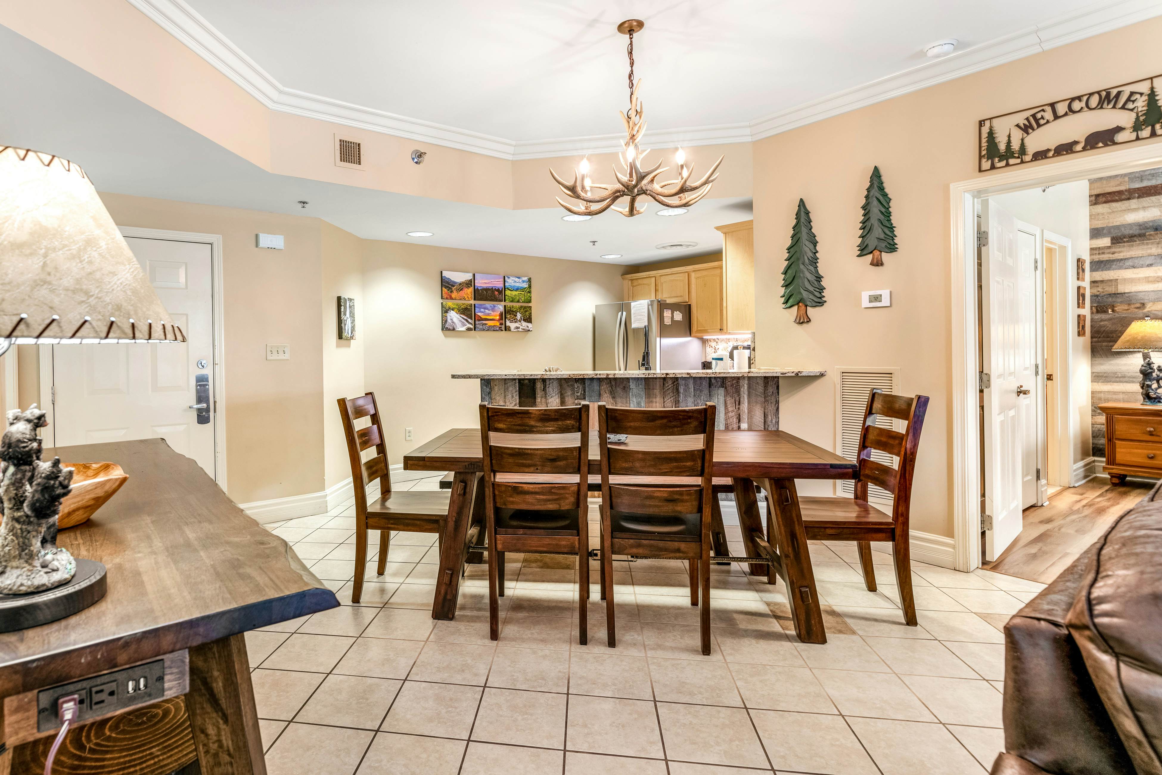 Beautiful Downtown Condo, Sleeps 6・Hot Tub・Gym