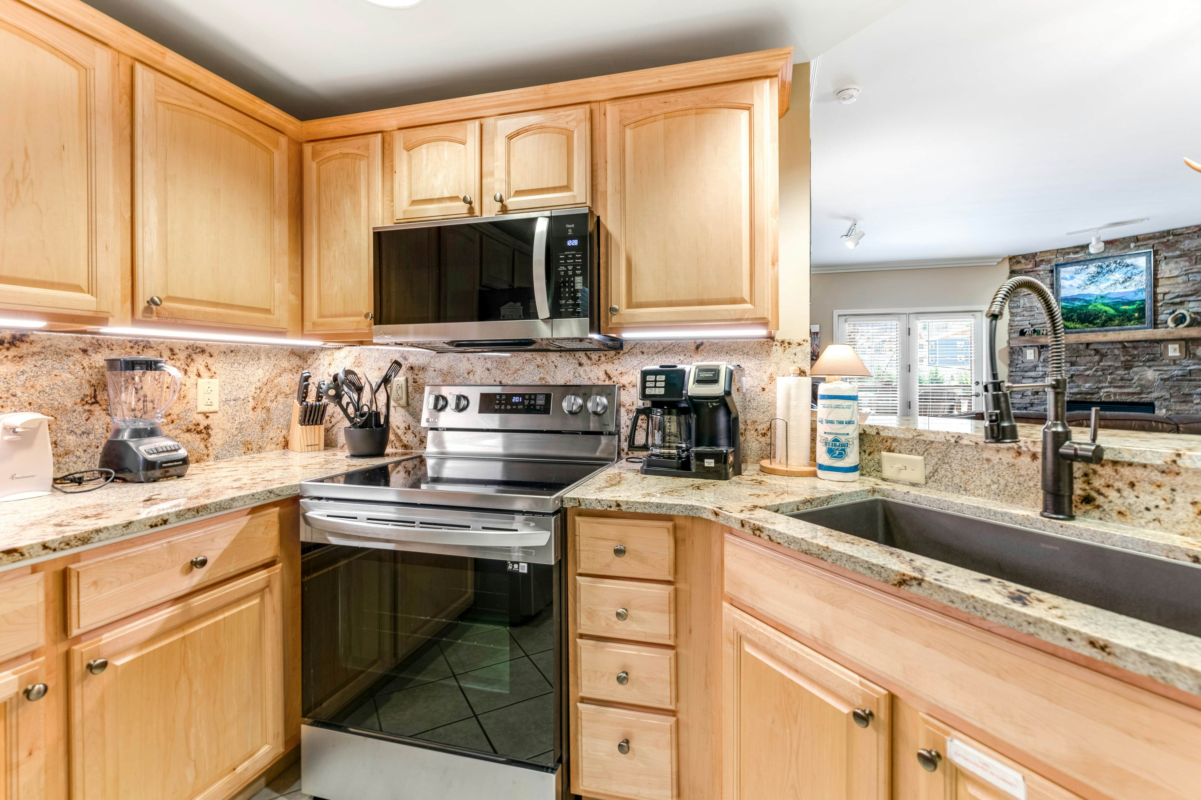 Beautiful Downtown Condo, Sleeps 6・Hot Tub・Gym