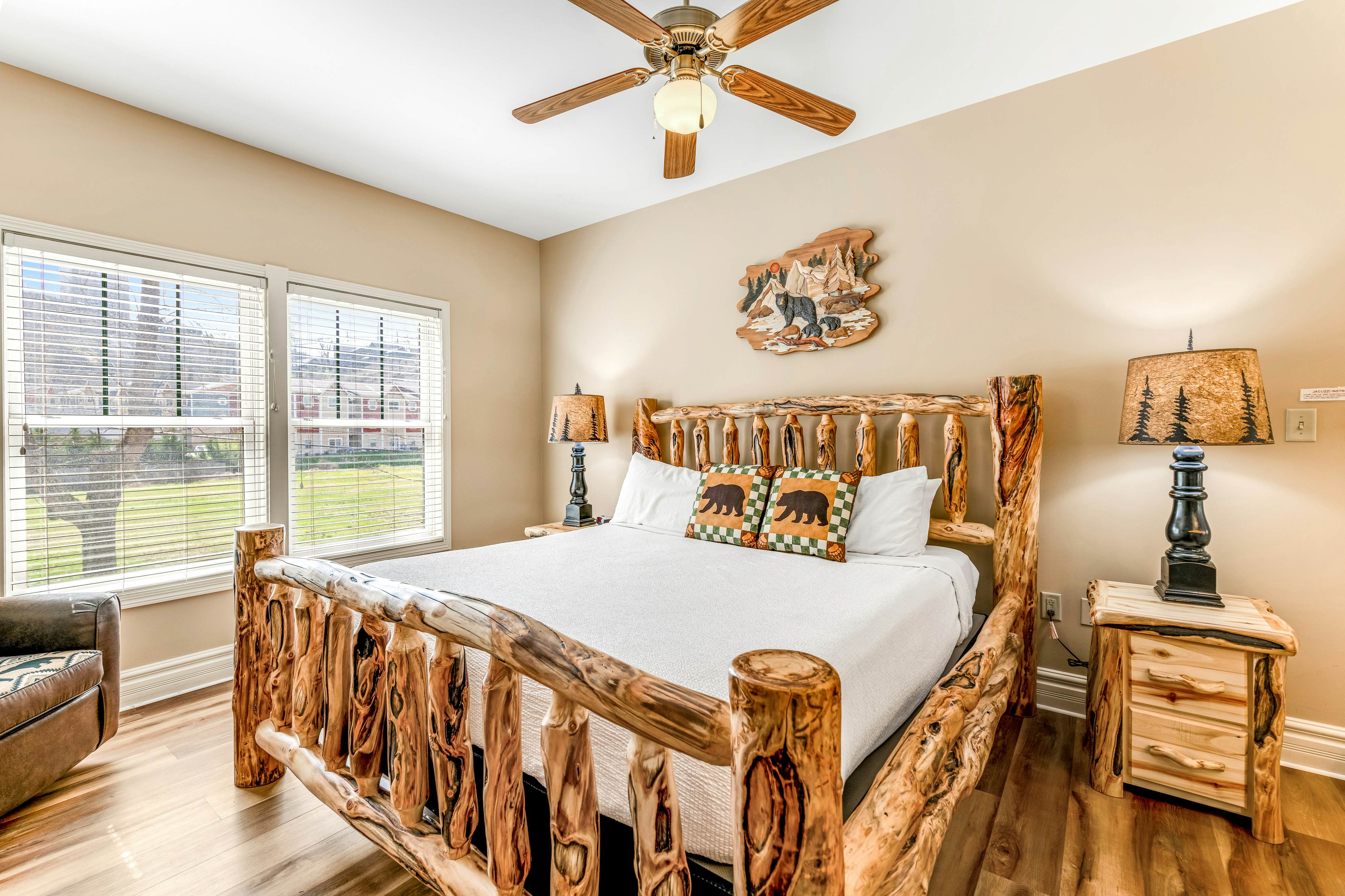 Beautiful Downtown Condo, Sleeps 6・Hot Tub・Gym