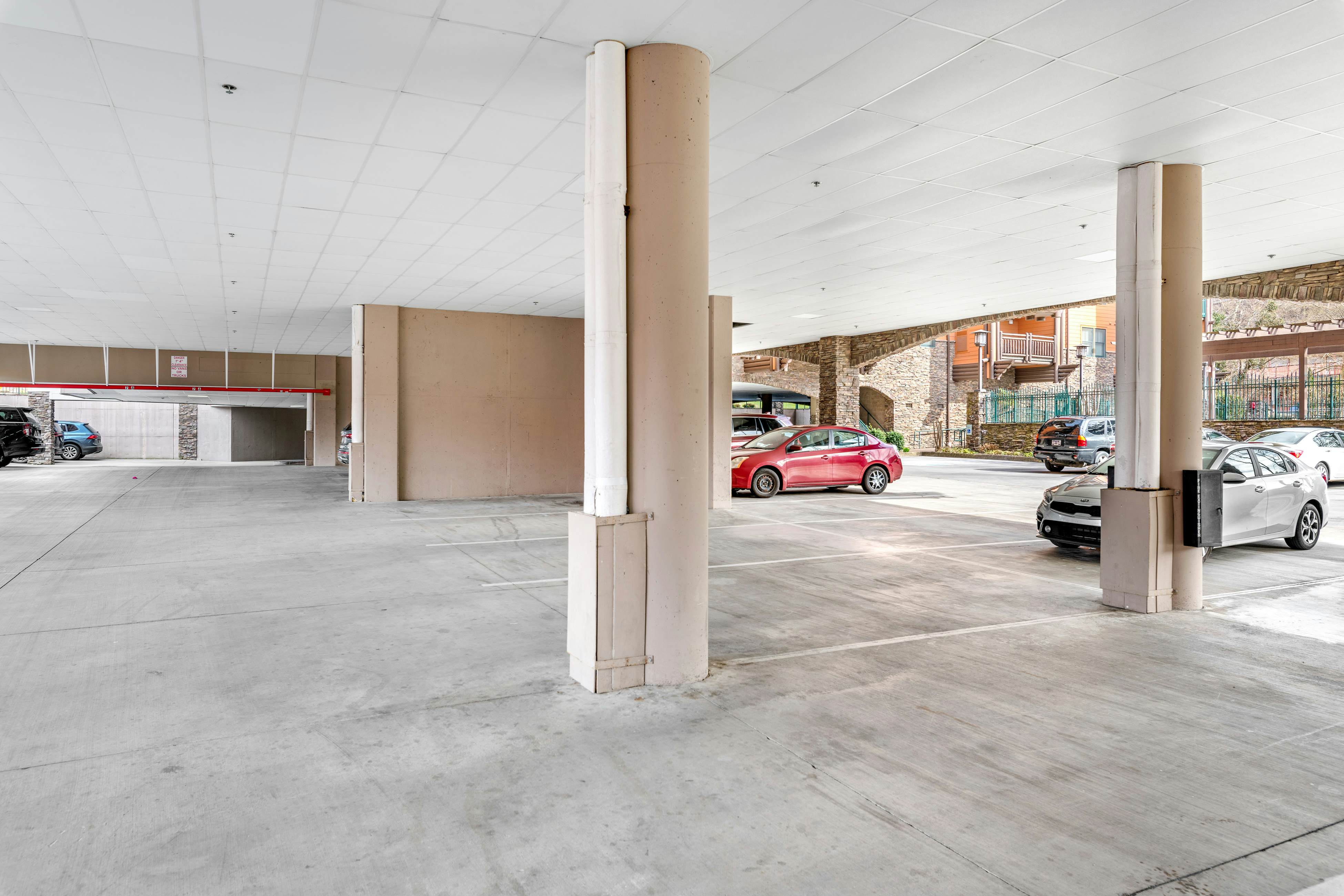 Beautiful Downtown Condo, Sleeps 6・Hot Tub・Gym