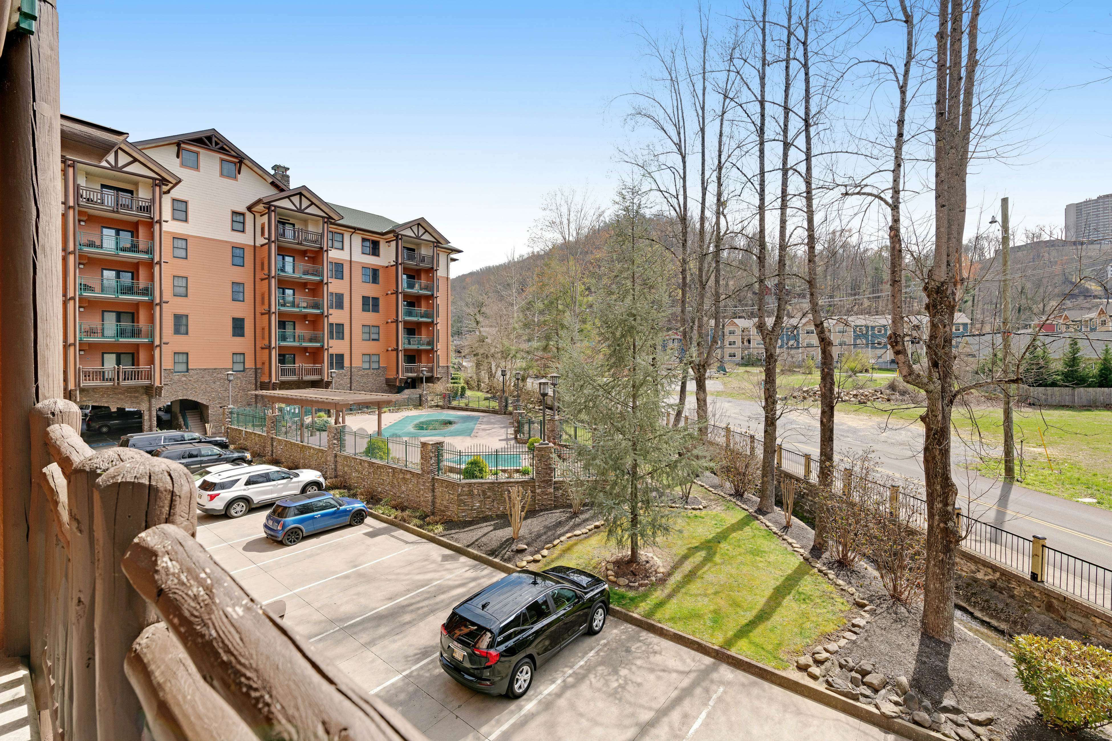 Beautiful Downtown Condo, Sleeps 6・Hot Tub・Gym