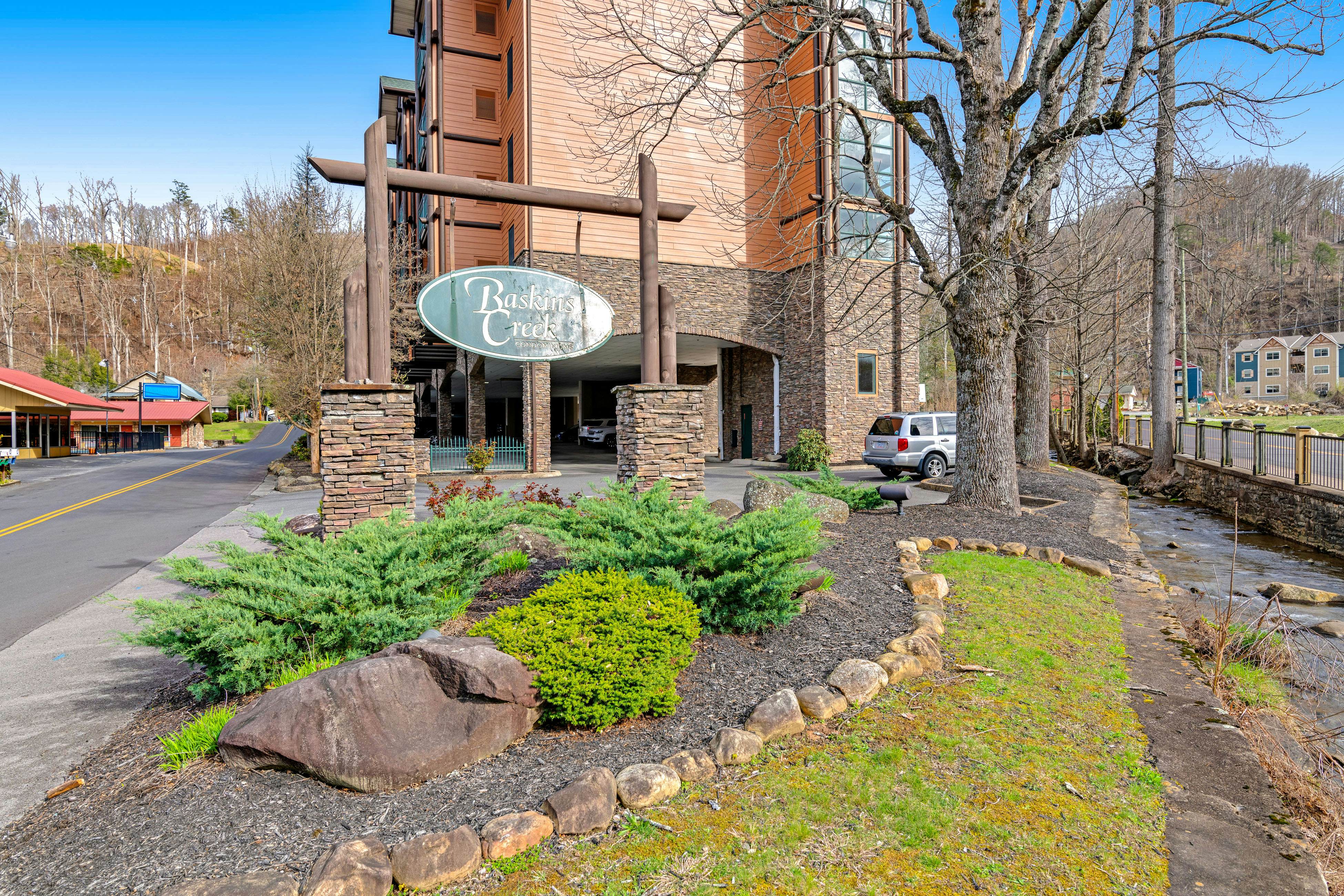 Beautiful Downtown Condo, Sleeps 6・Hot Tub・Gym