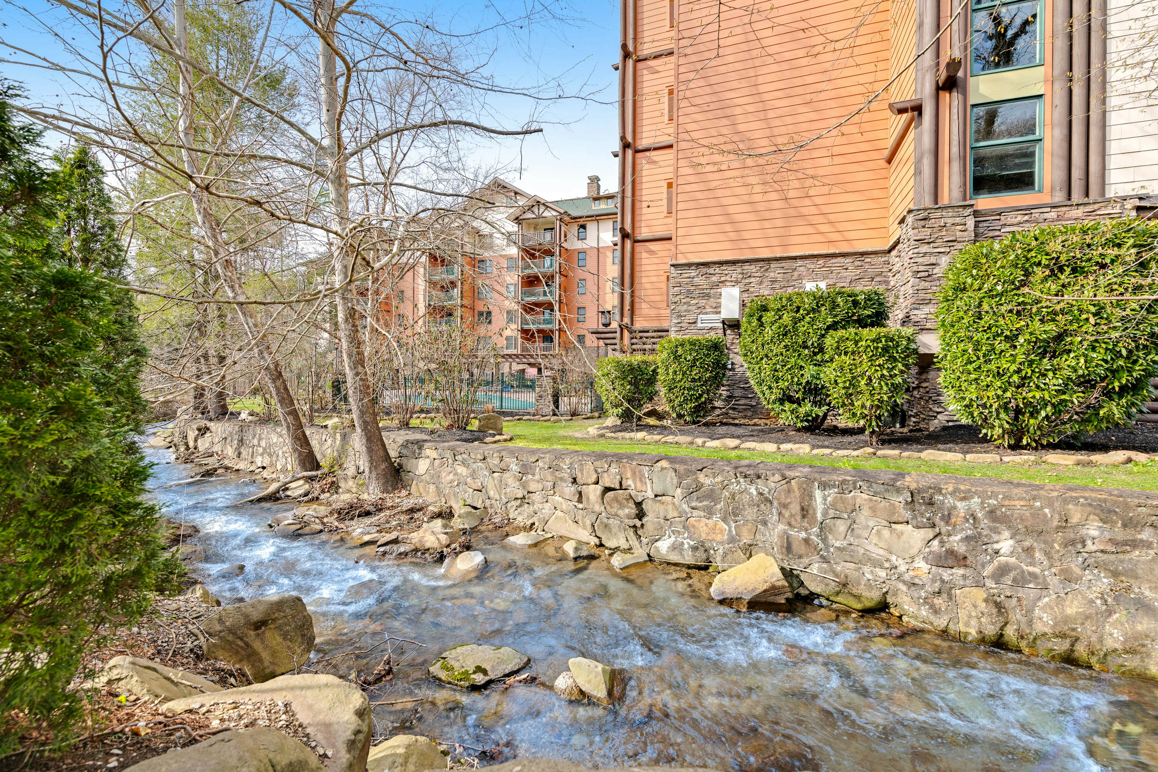 Beautiful Downtown Condo, Sleeps 6・Hot Tub・Gym