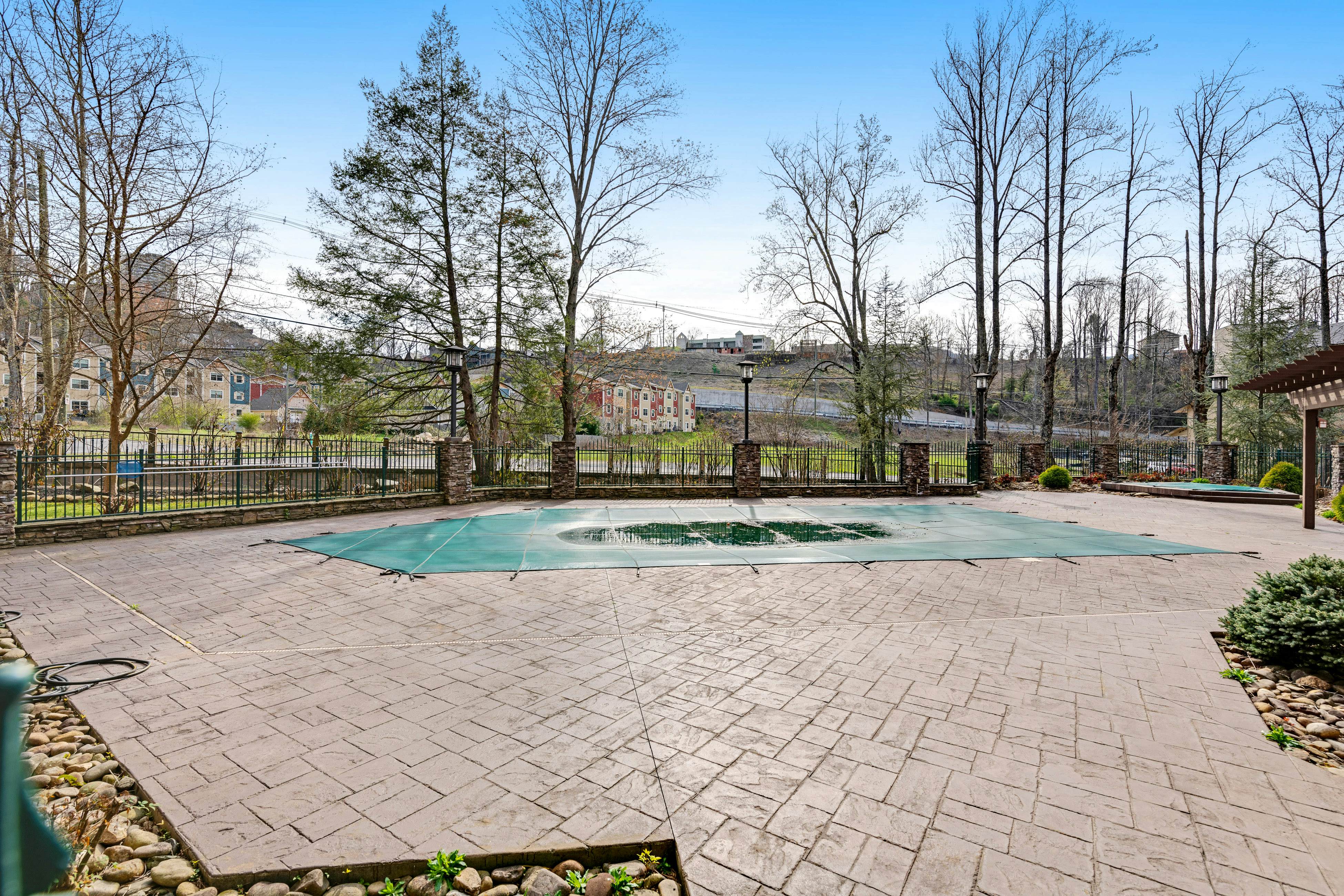 Beautiful Downtown Condo, Sleeps 6・Hot Tub・Gym