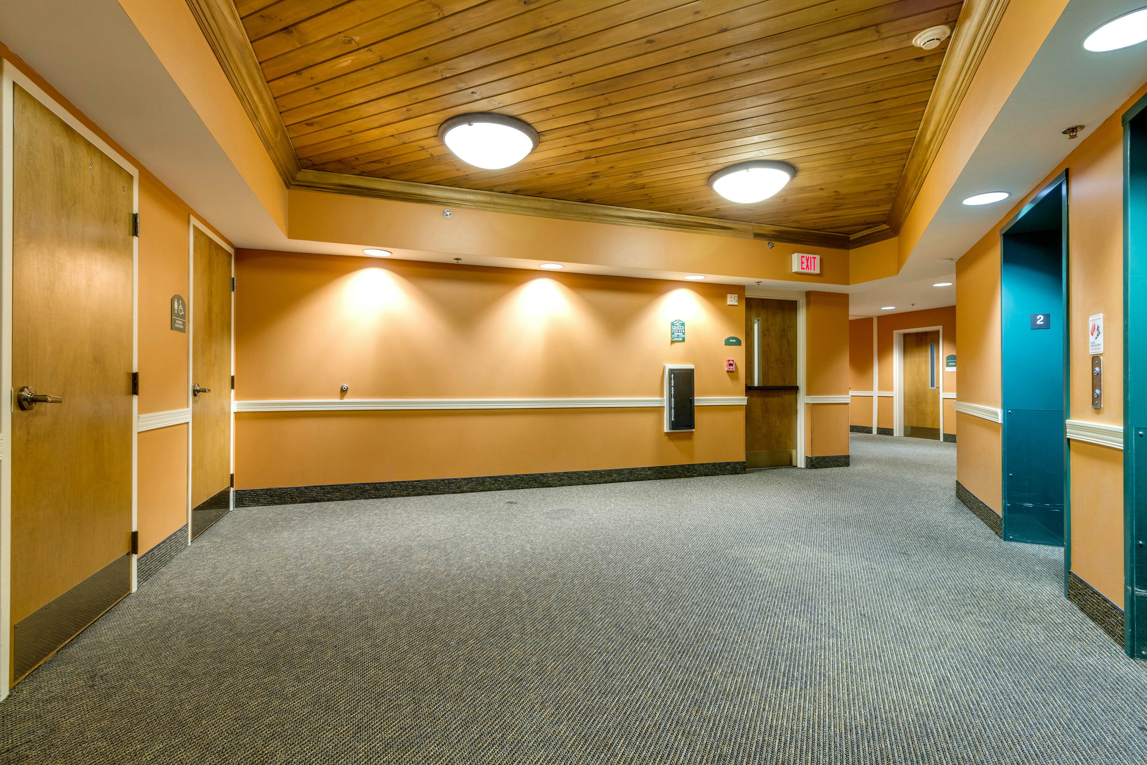 Beautiful Downtown Condo, Sleeps 6・Hot Tub・Gym