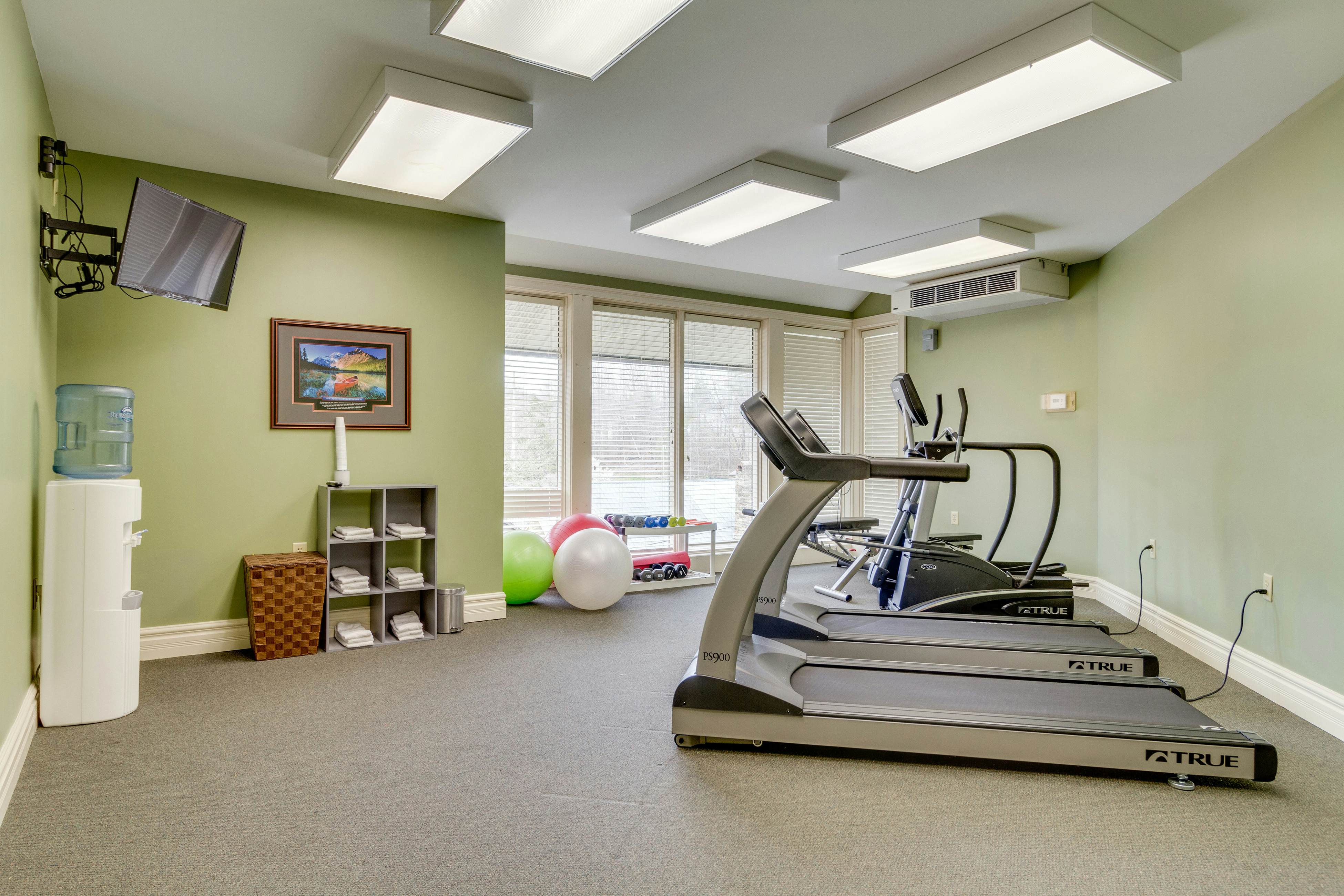 Beautiful Downtown Condo, Sleeps 6・Hot Tub・Gym