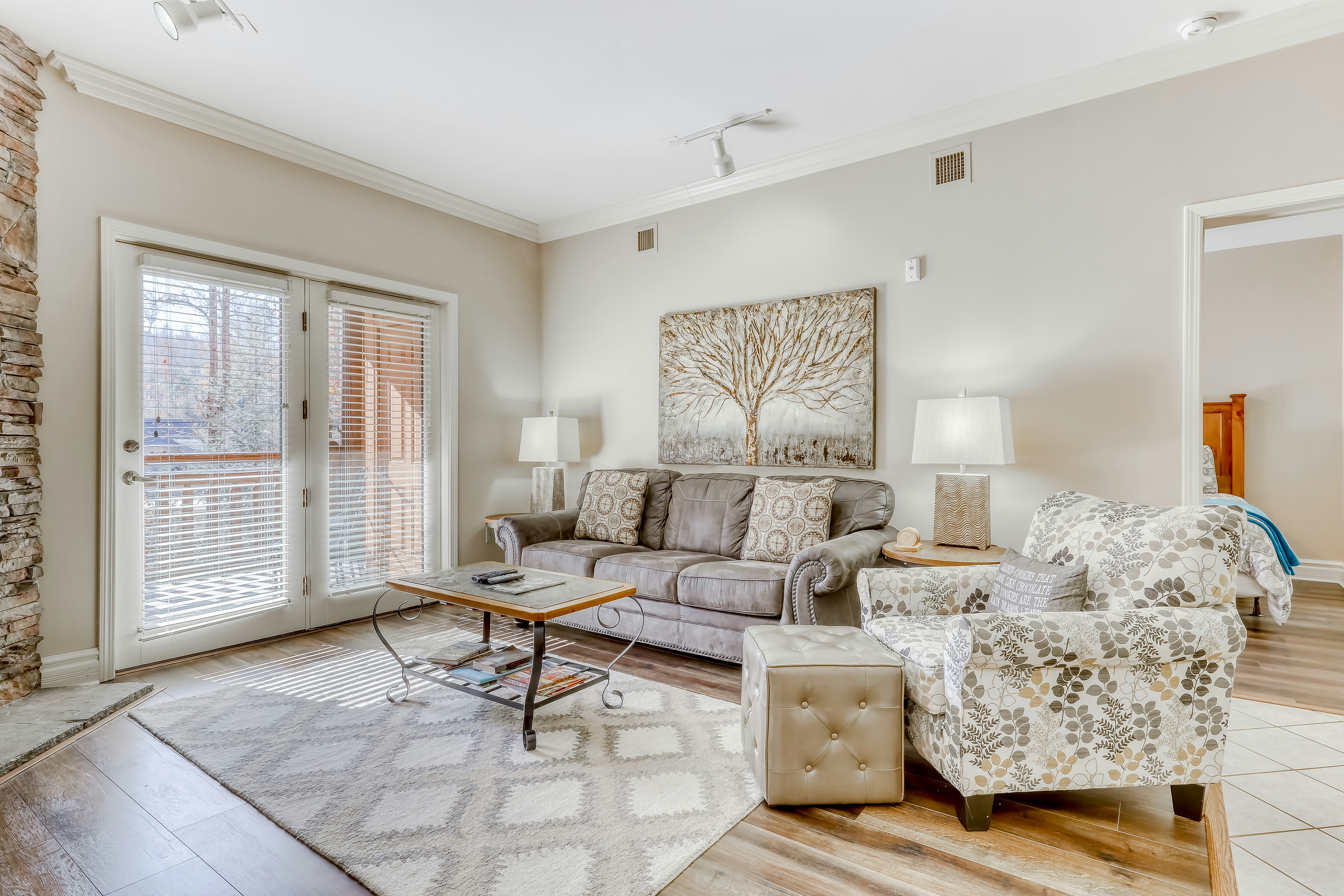 Cozy Downtown Condo, Sleeps 6・Hot Tub・Fitness Room