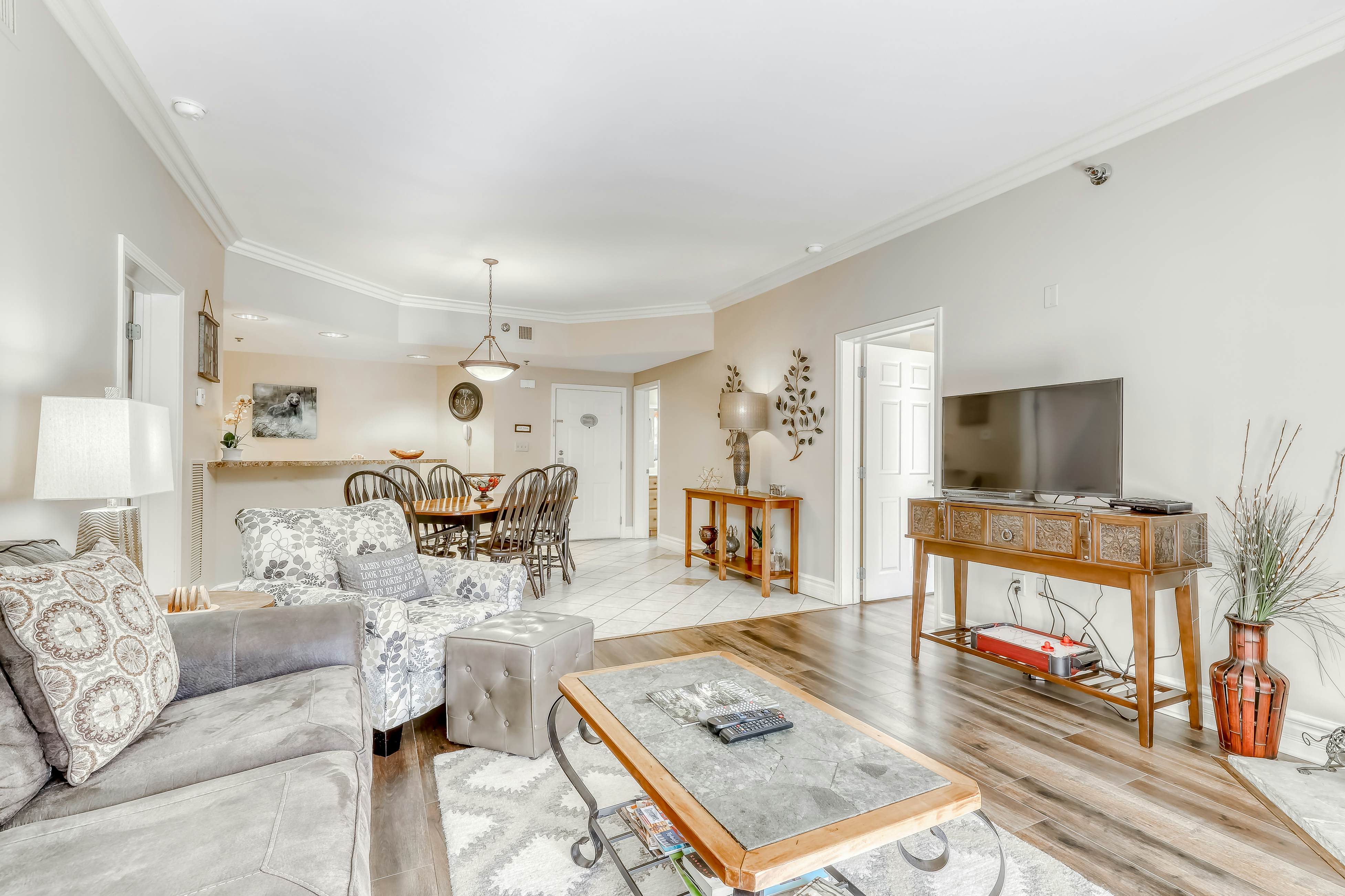 Cozy Downtown Condo, Sleeps 6・Hot Tub・Fitness Room