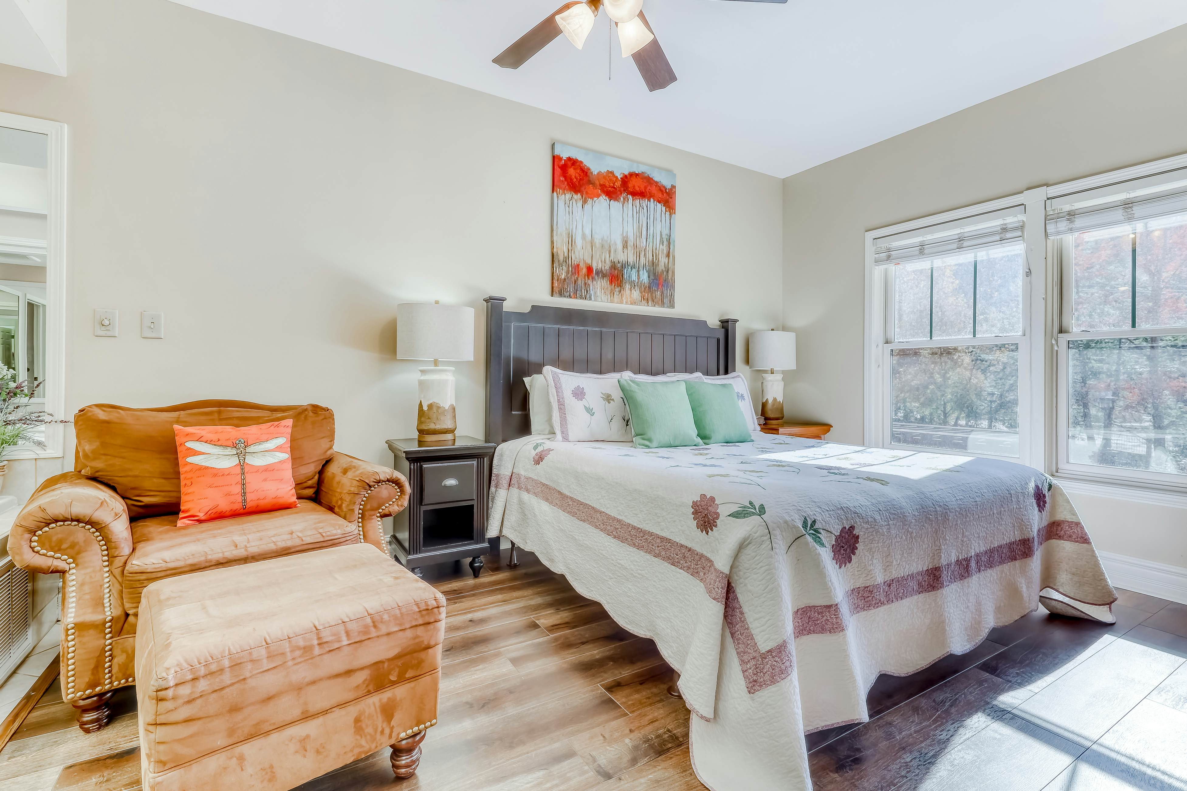 Cozy Downtown Condo, Sleeps 6・Hot Tub・Fitness Room