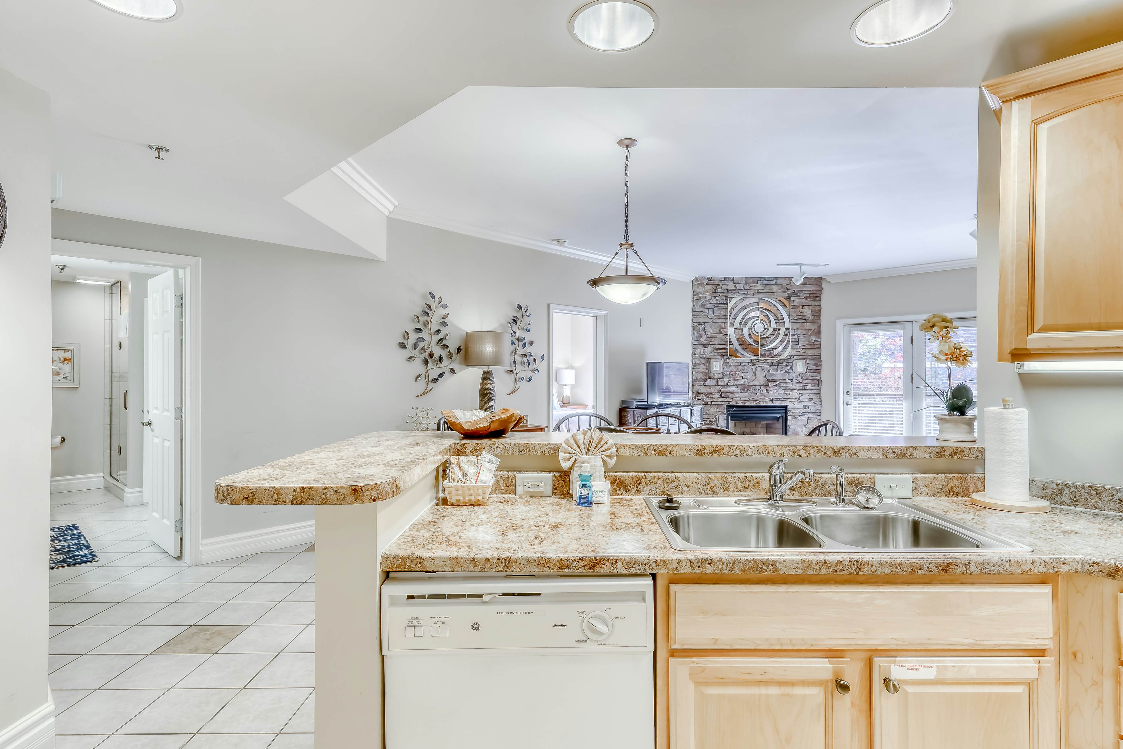 Cozy Downtown Condo, Sleeps 6・Hot Tub・Fitness Room