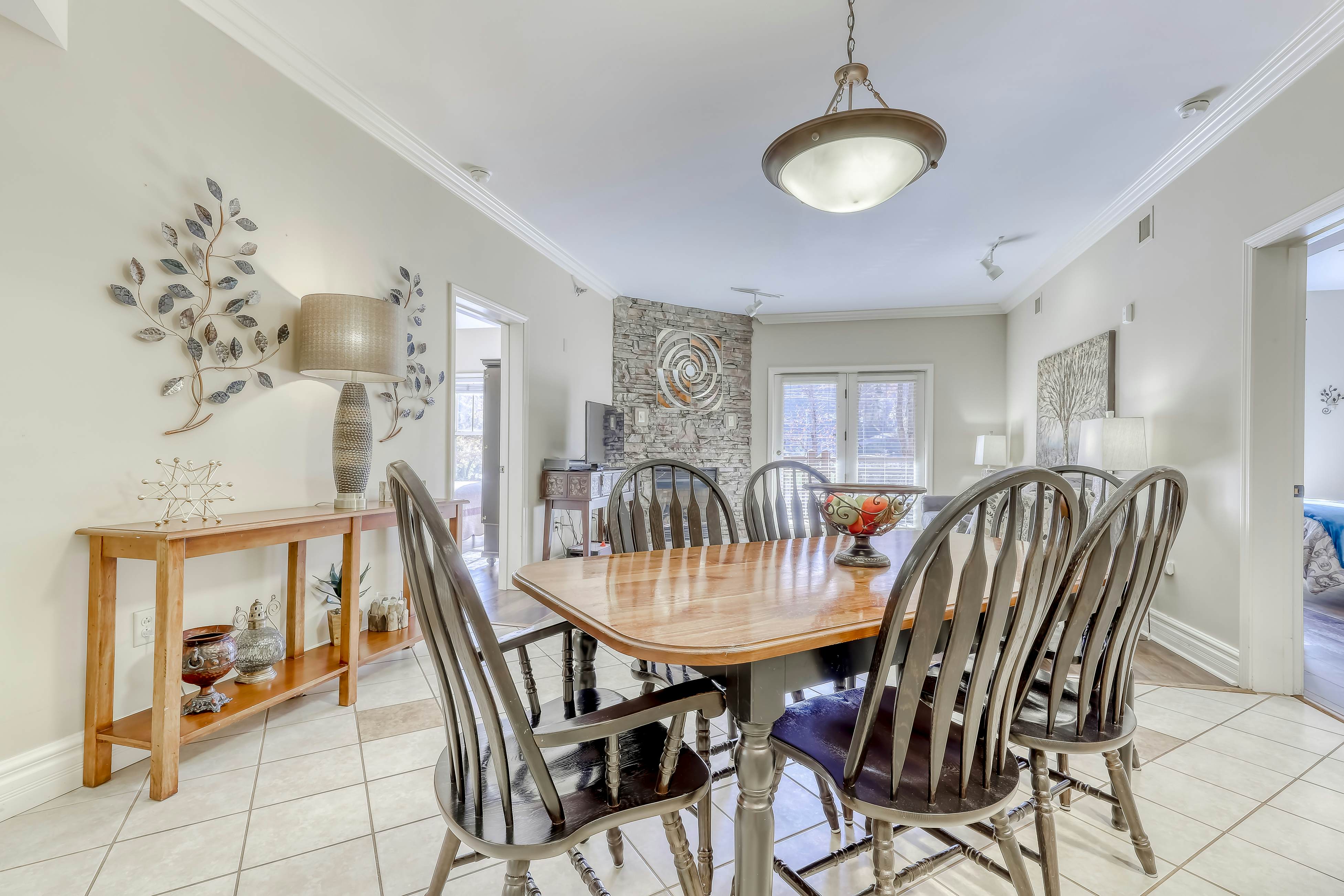 Cozy Downtown Condo, Sleeps 6・Hot Tub・Fitness Room