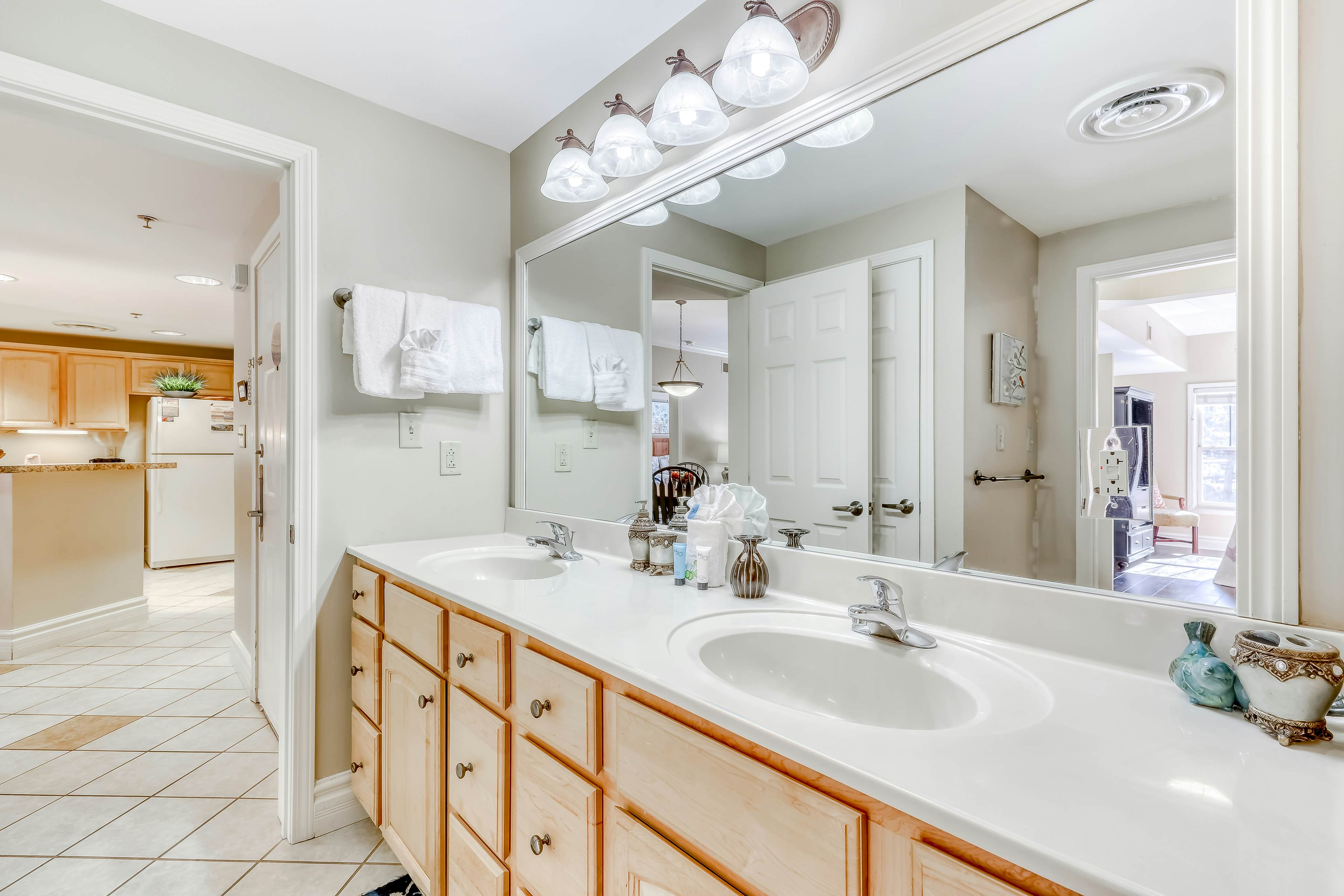 Cozy Downtown Condo, Sleeps 6・Hot Tub・Fitness Room